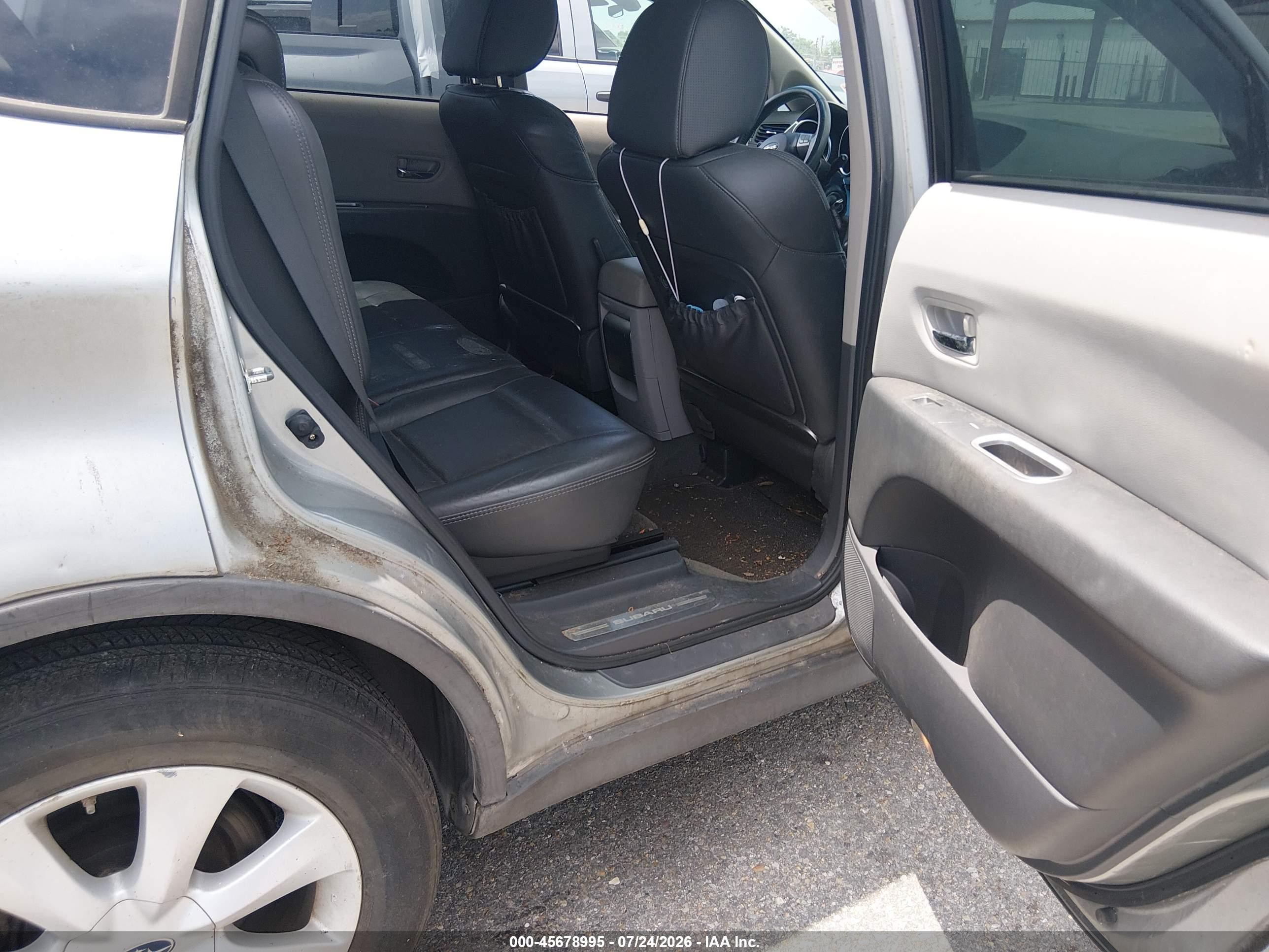2006 Subaru B9 Tribeca Base 5-passenger/limited 5-passenger Silver vin: 4S4WX82C564421639