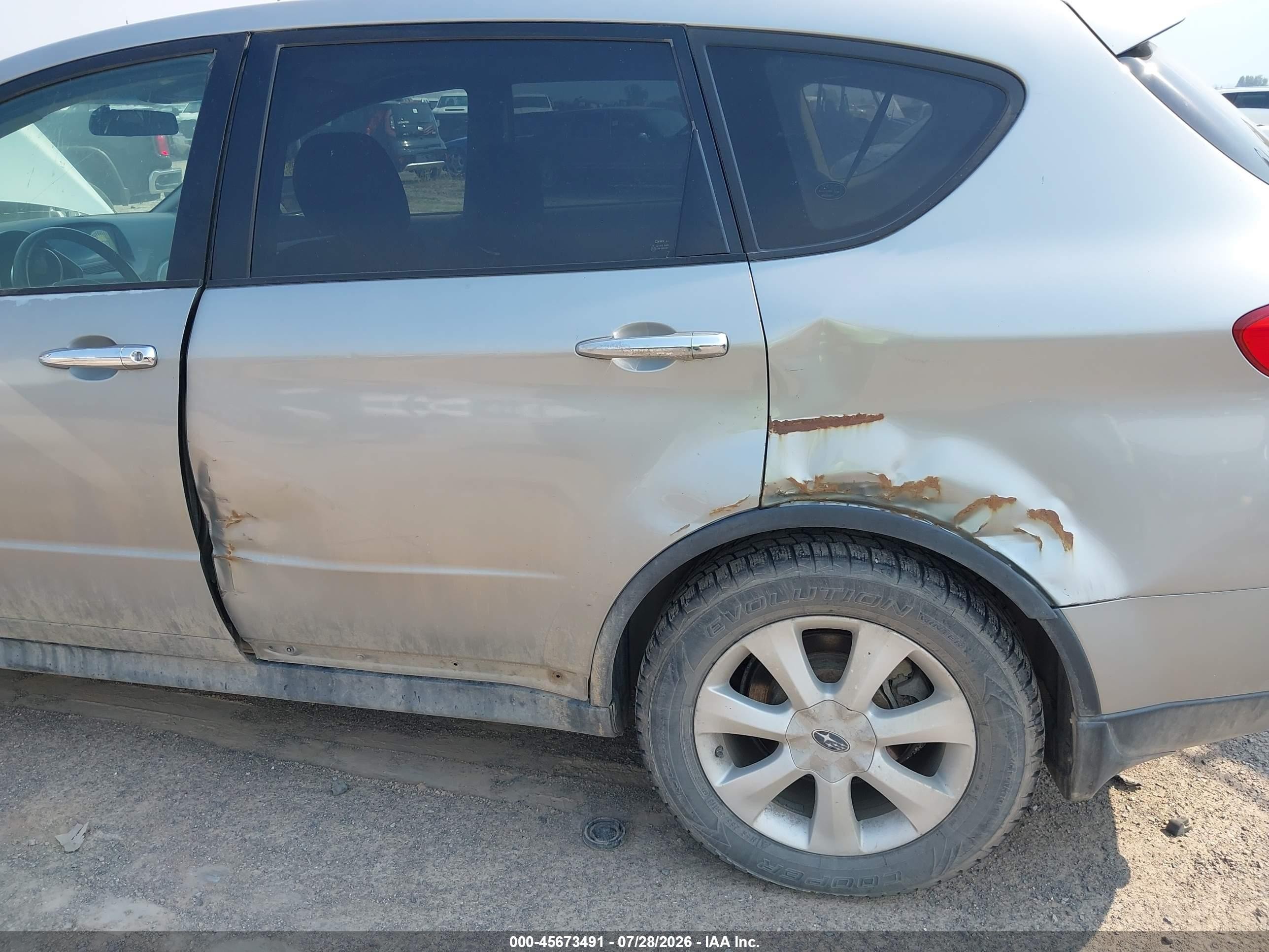 2007 Subaru B9 Tribeca Base 5-passenger Silver vin: 4S4WX82D074411238