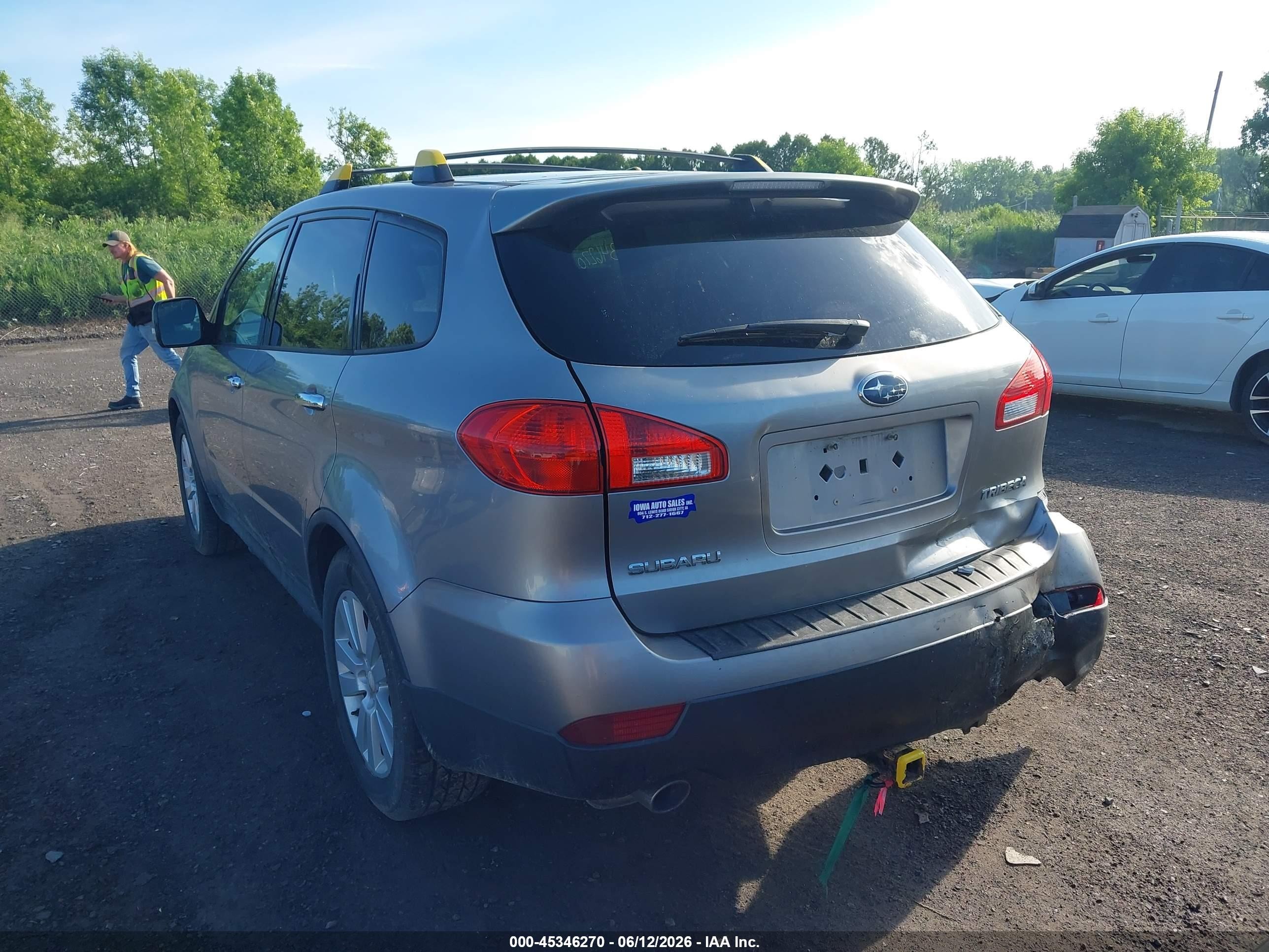 2008 Subaru Tribeca Base 5-passenger Silver vin: 4S4WX91D284401674