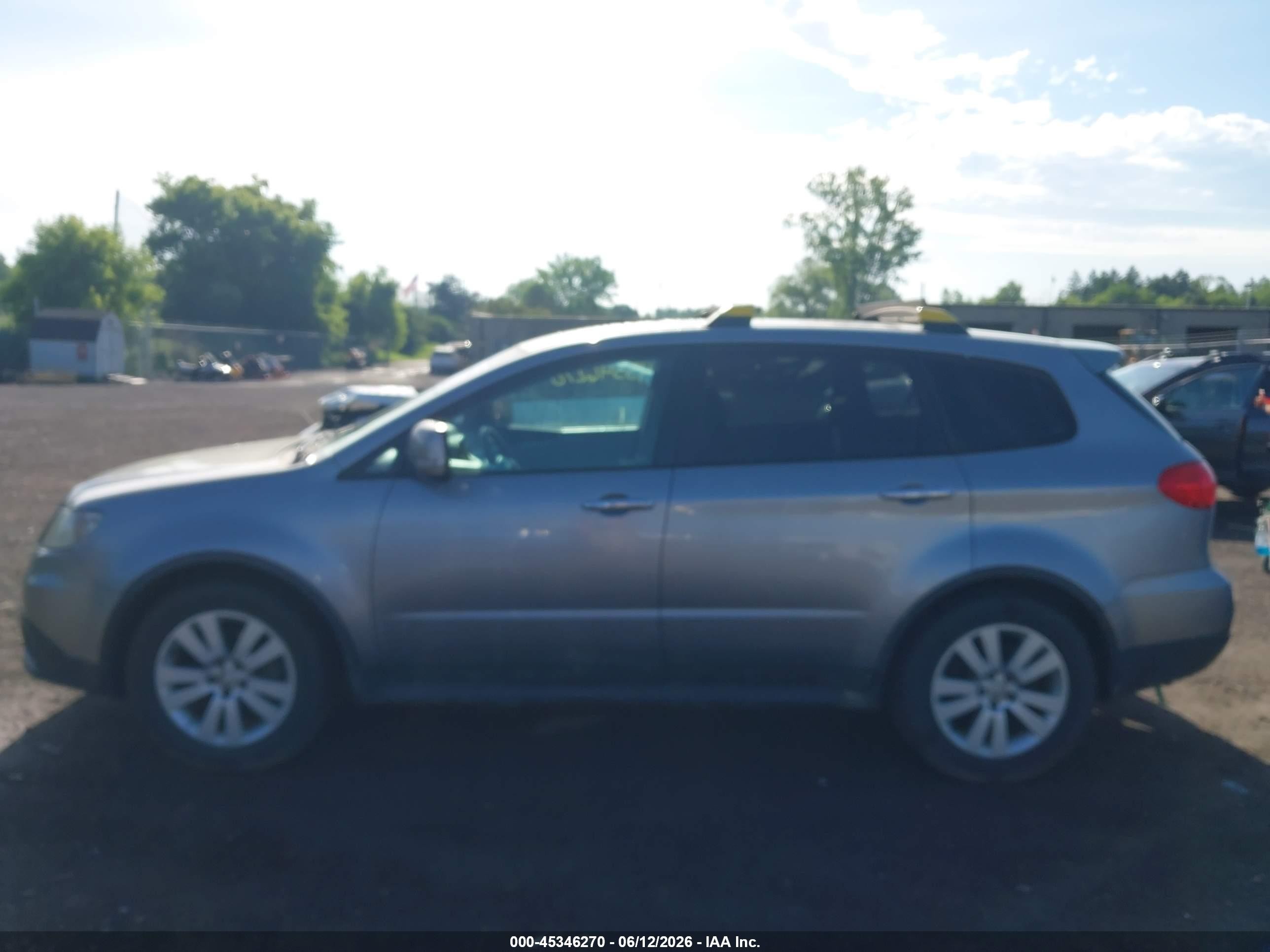 2008 Subaru Tribeca Base 5-passenger Silver vin: 4S4WX91D284401674