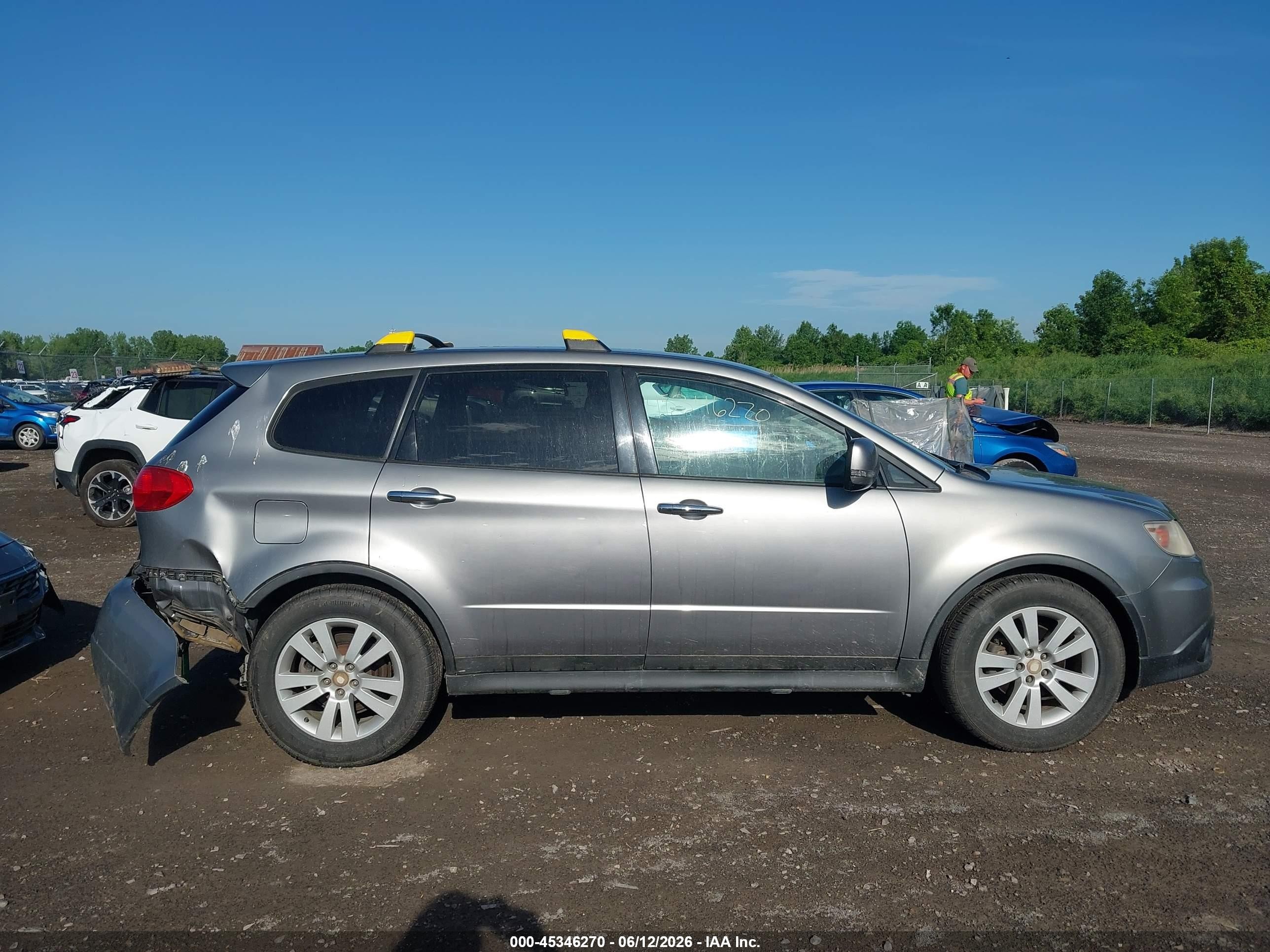 2008 Subaru Tribeca Base 5-passenger Silver vin: 4S4WX91D284401674