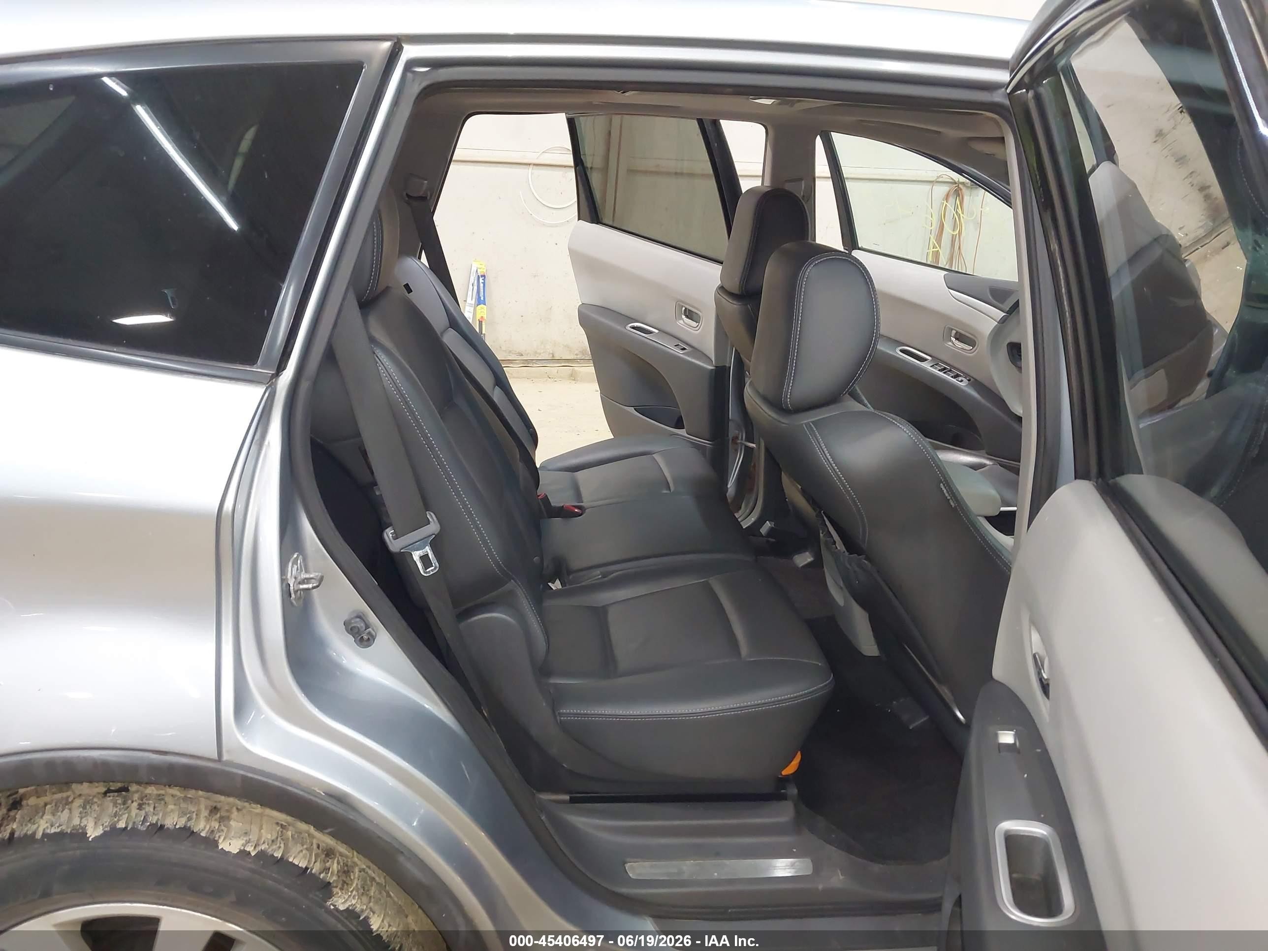 2013 Subaru Tribeca 3.6r Limited Серебряный vin: 4S4WX9HD5D4400941