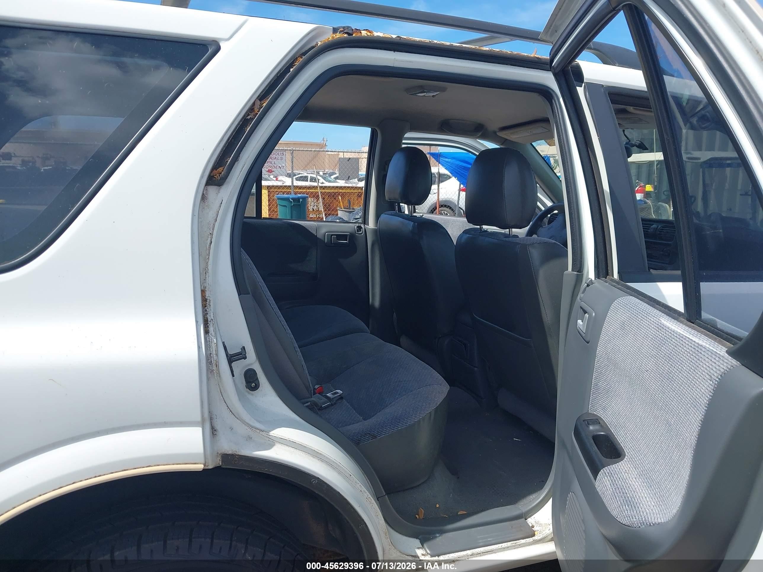 2002 Honda Passport Ex/lx White vin: 4S6CK58W124404212
