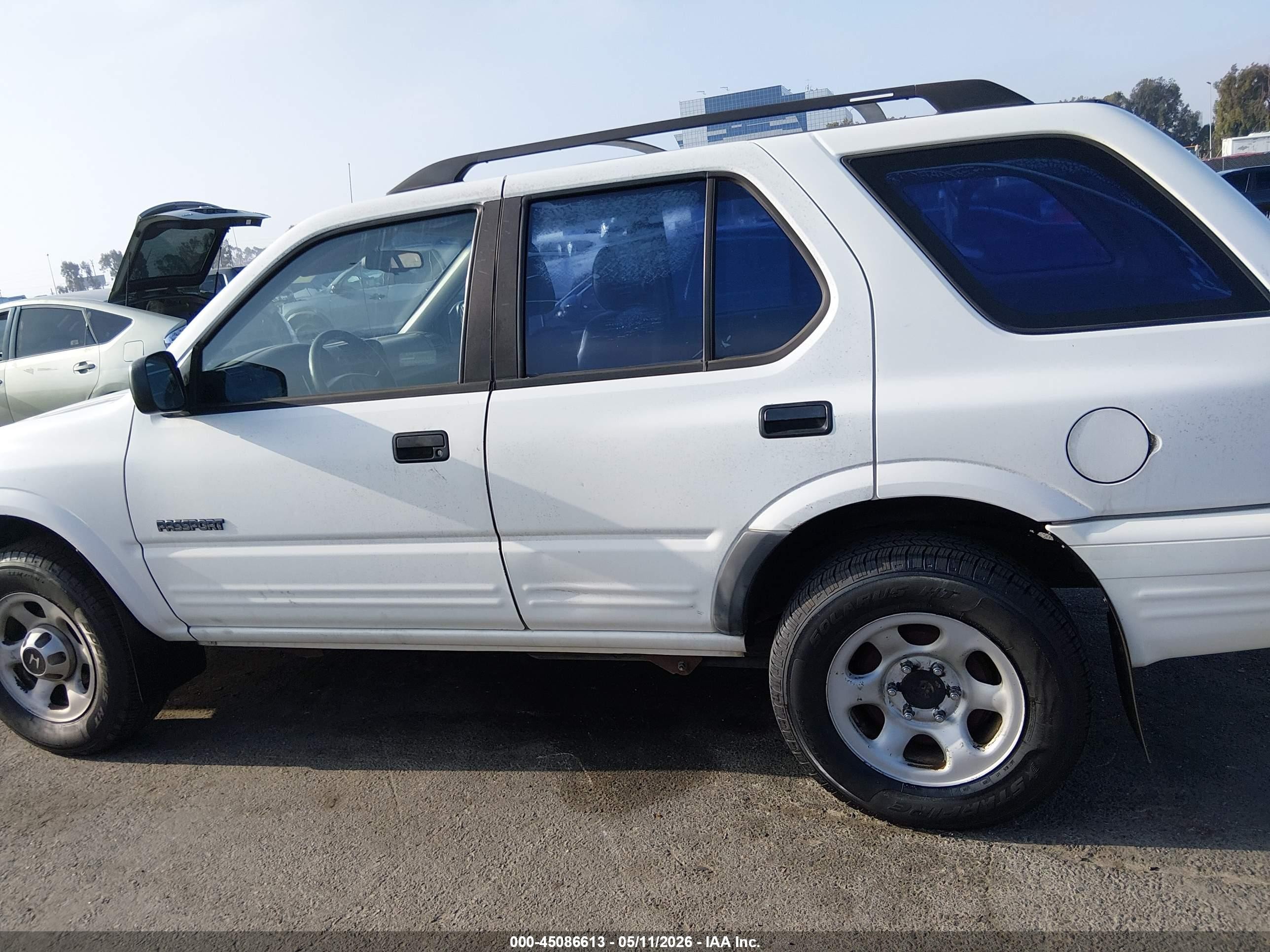 2000 Honda Passport Ex/lx White vin: 4S6CK58W1Y4411900