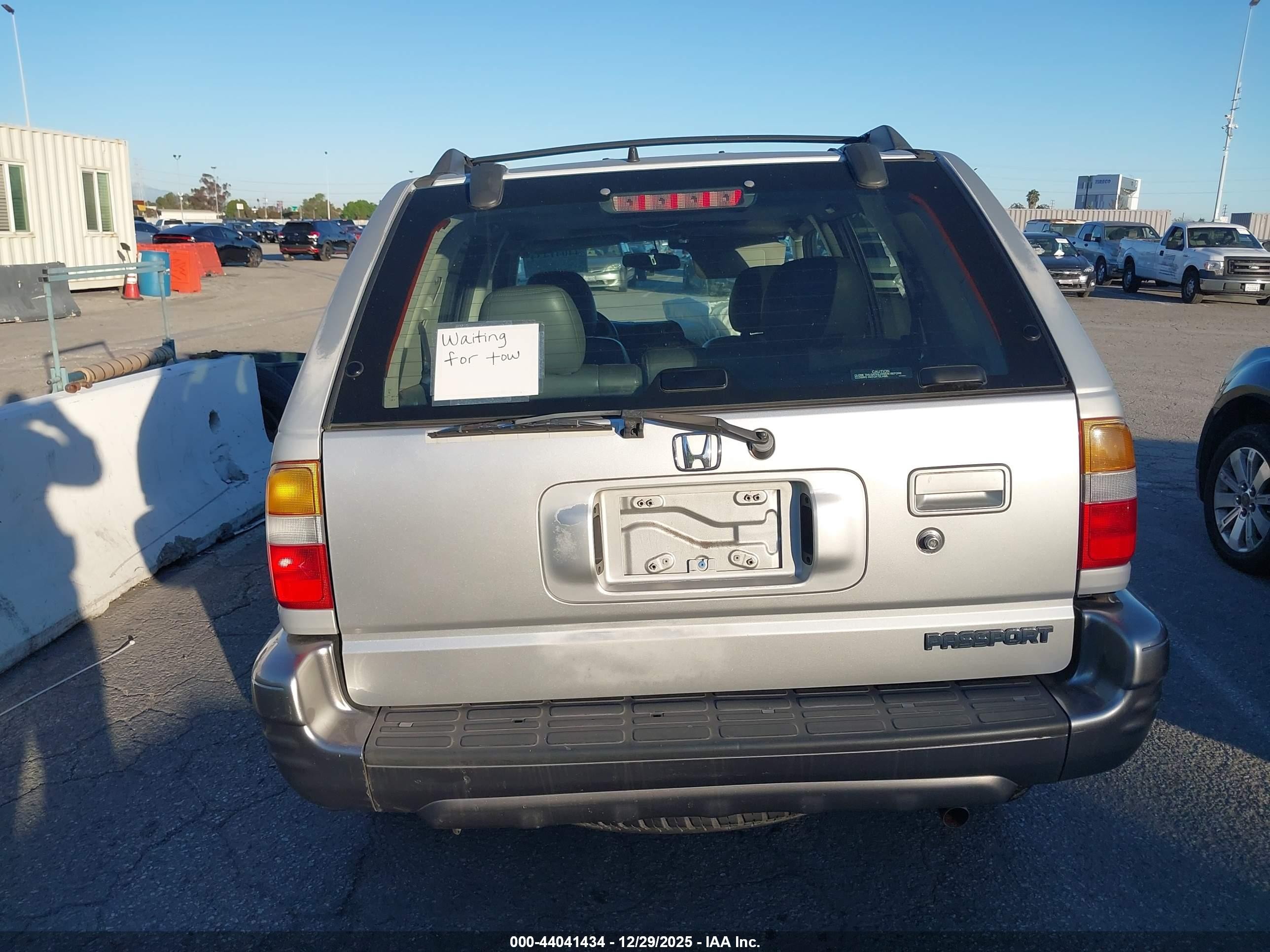 2000 Honda Passport Ex/lx Silver vin: 4S6CK58W2Y4411808