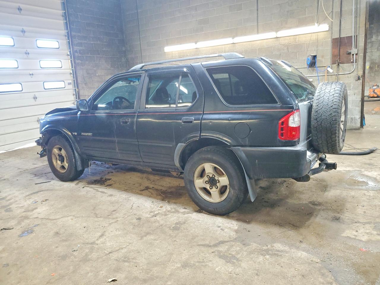 1998 Honda Passport Ex Black vin: 4S6CK58W4W4421821