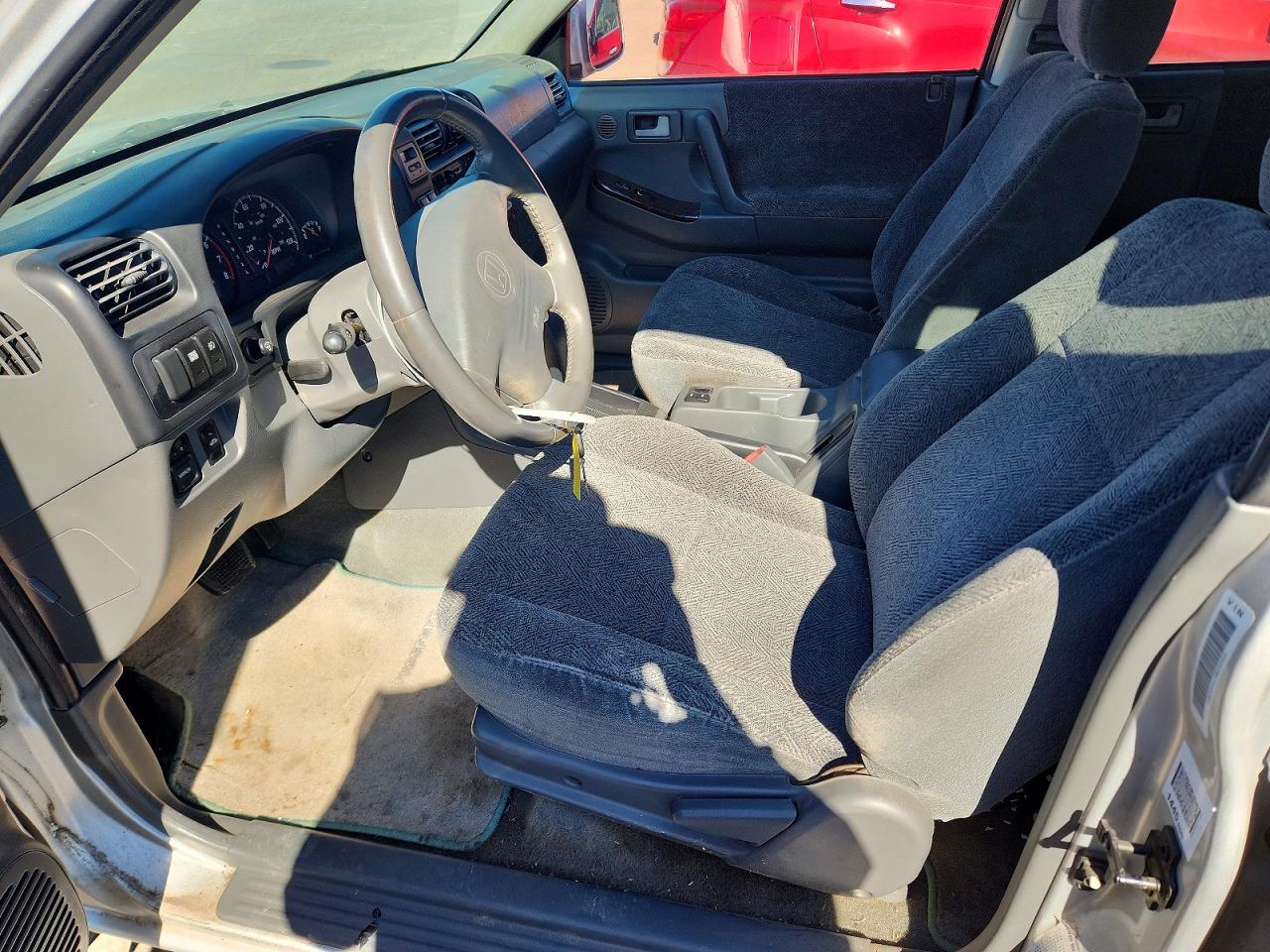 2000 Honda Passport Ex Silver vin: 4S6CK58W7Y4402831