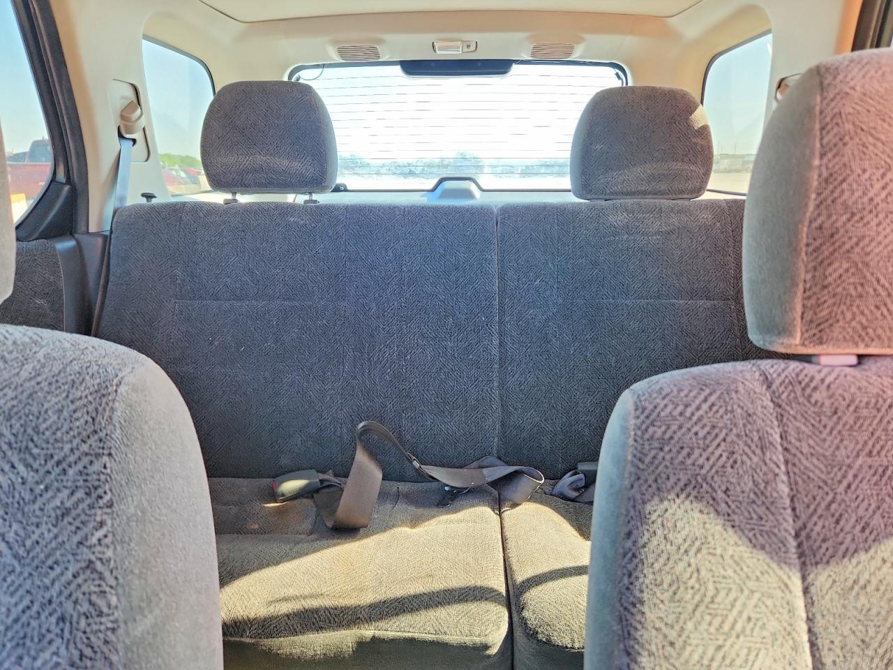 2000 Honda Passport Ex Silver vin: 4S6CK58W7Y4402831
