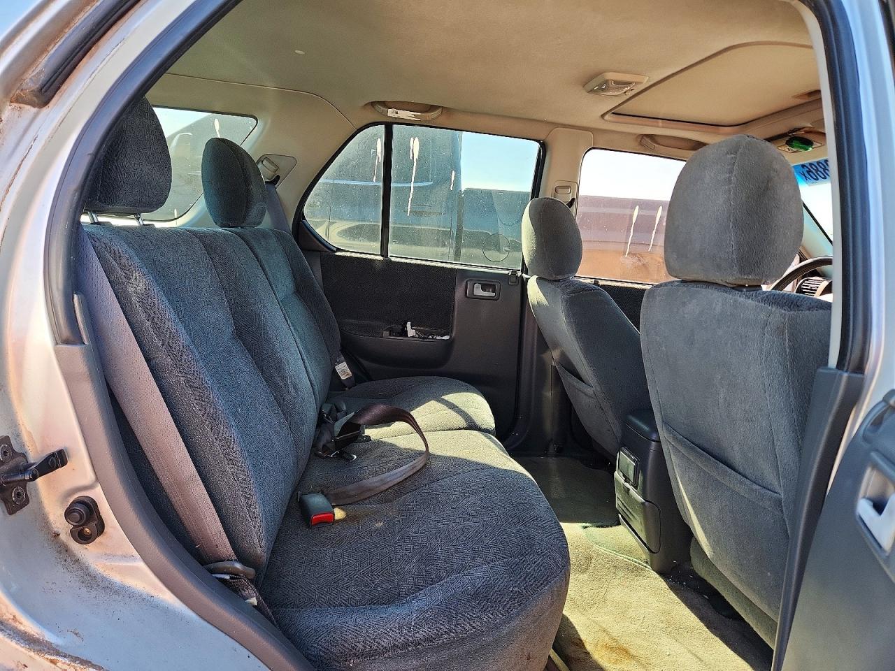 2000 Honda Passport Ex Silver vin: 4S6CK58W7Y4402831