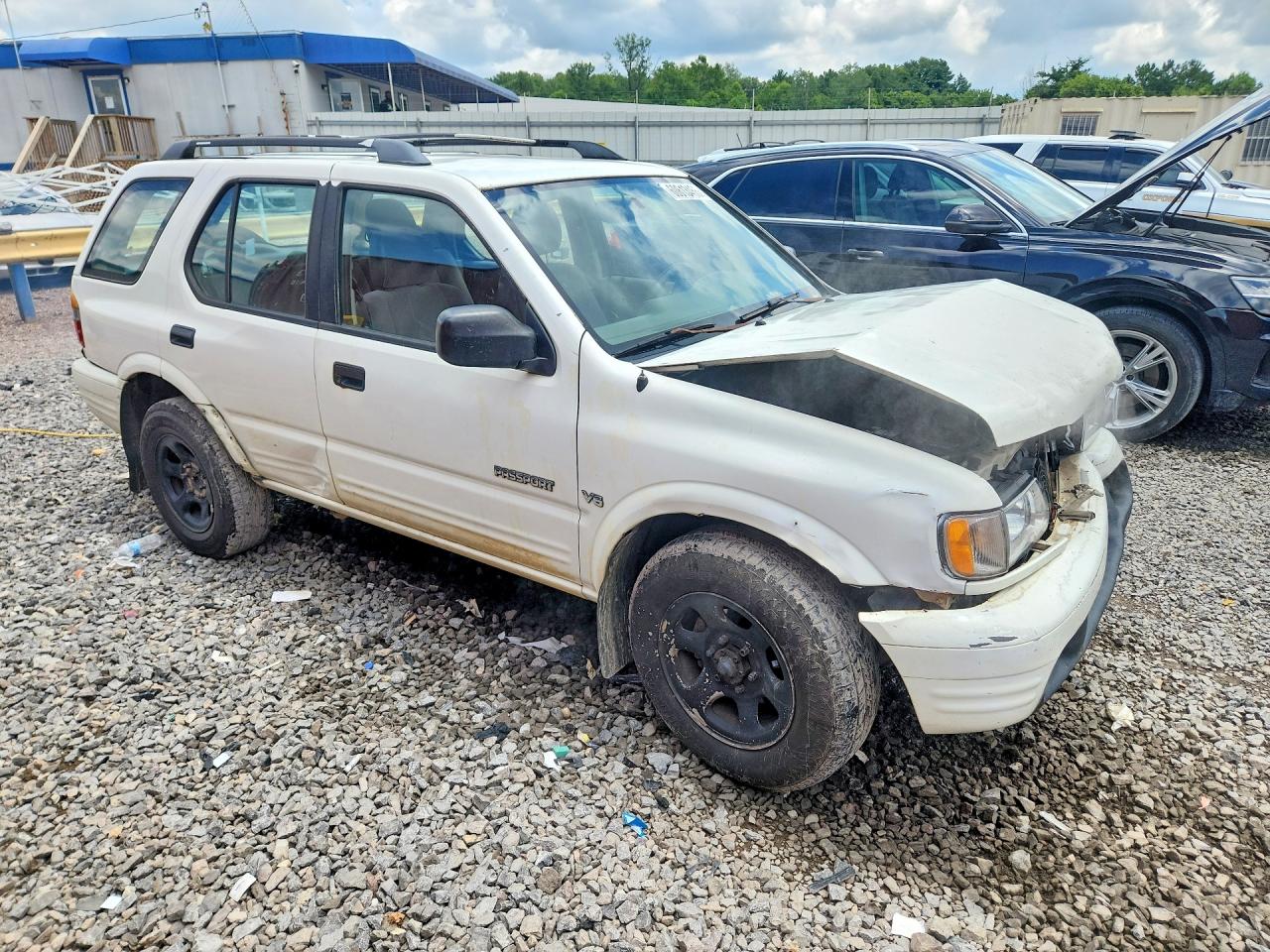 2000 Hond Passport White vin: 4S6CK58W7Y4410993
