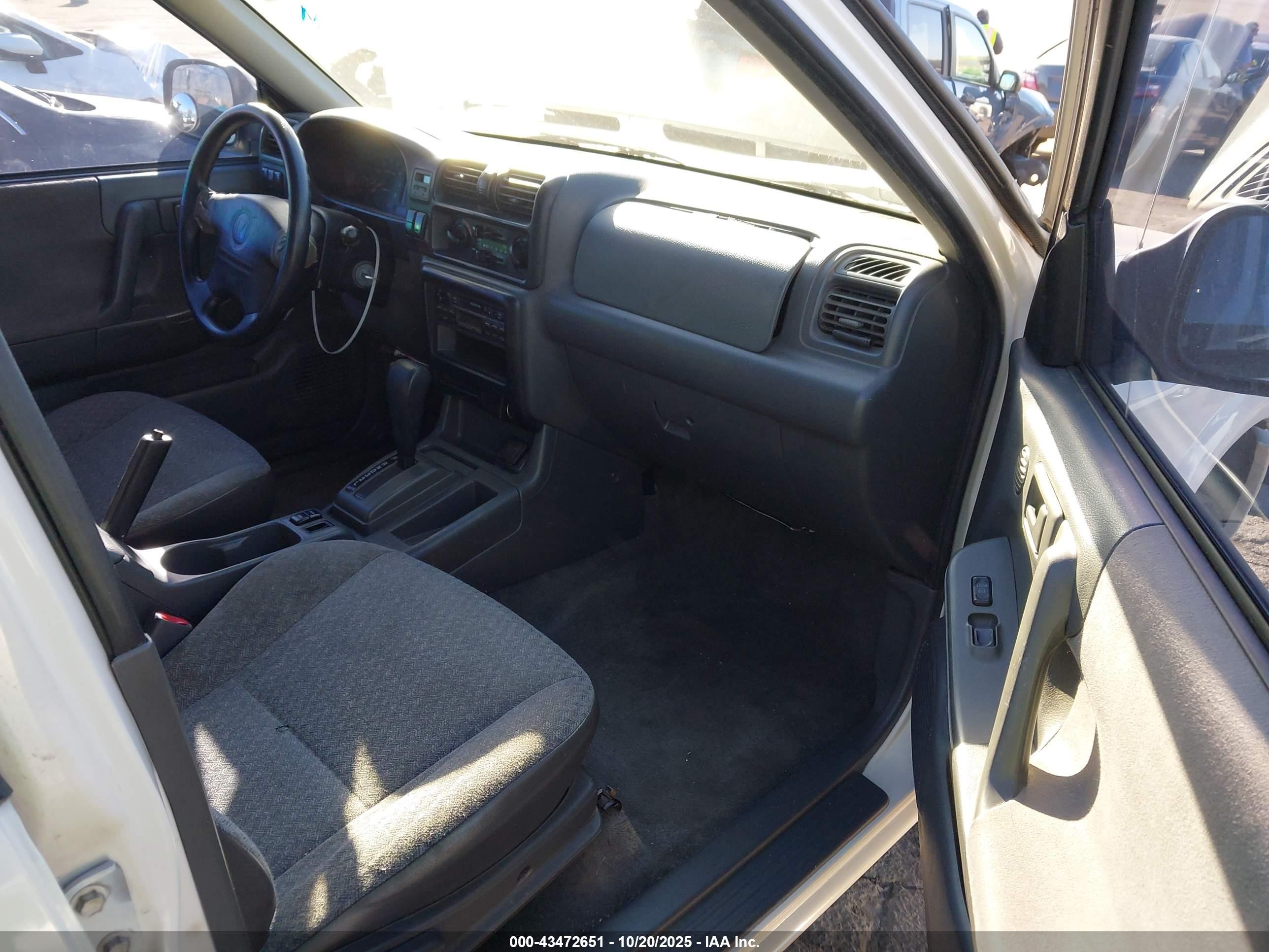 1998 Honda Passport Ex/lx White vin: 4S6CK58W8W4418971