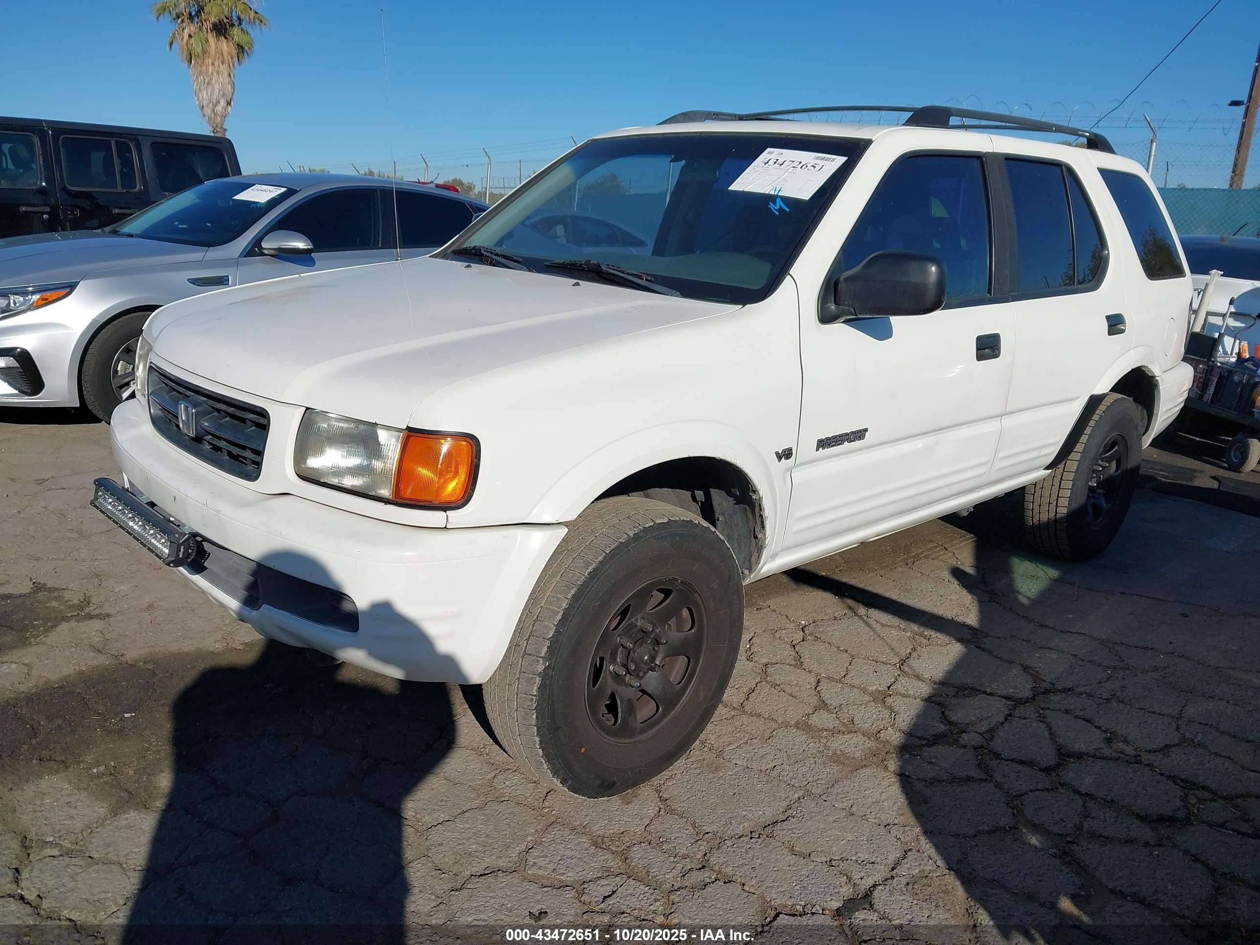 1998 Honda Passport Ex/lx White vin: 4S6CK58W8W4418971