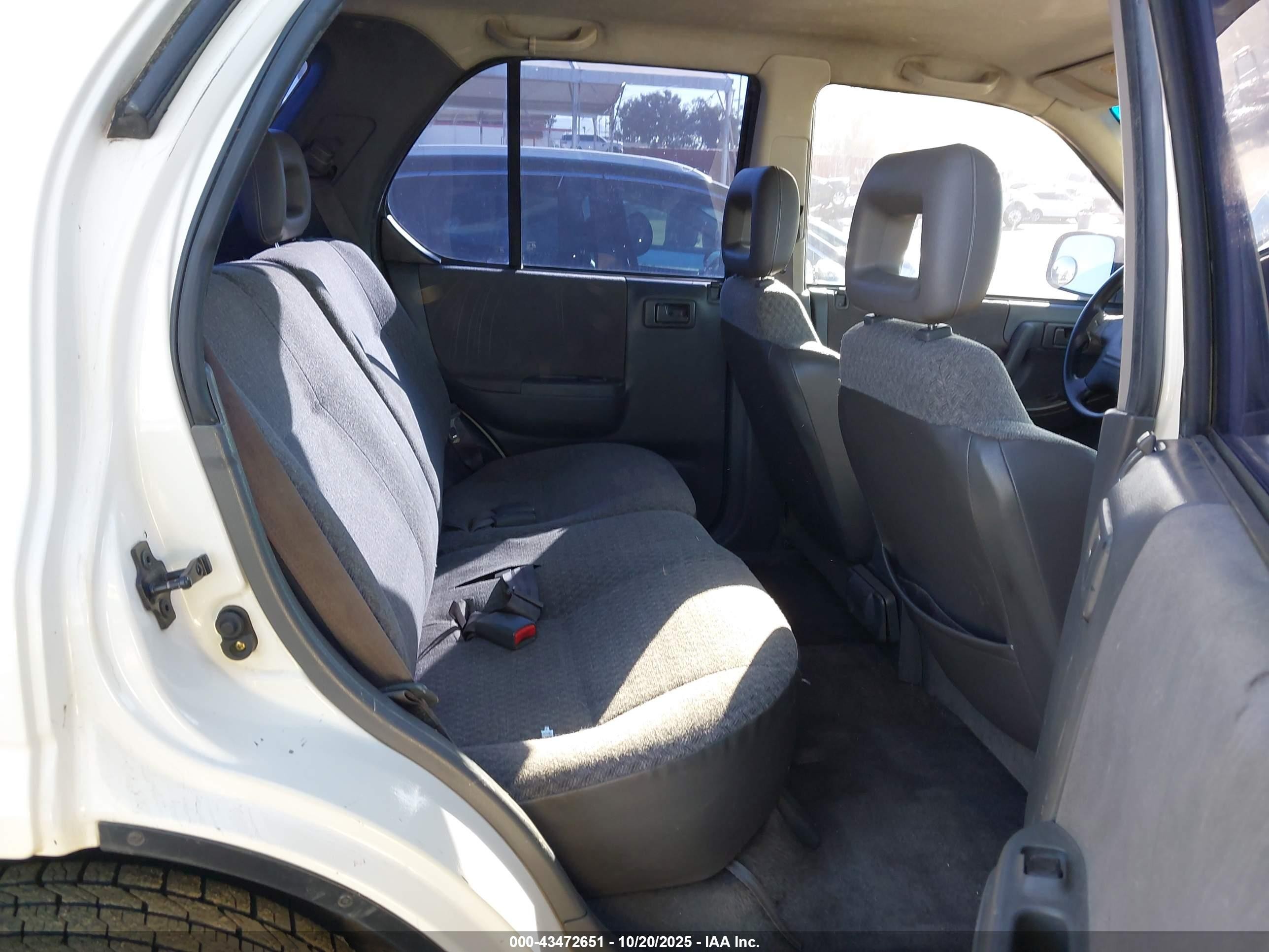 1998 Honda Passport Ex/lx White vin: 4S6CK58W8W4418971