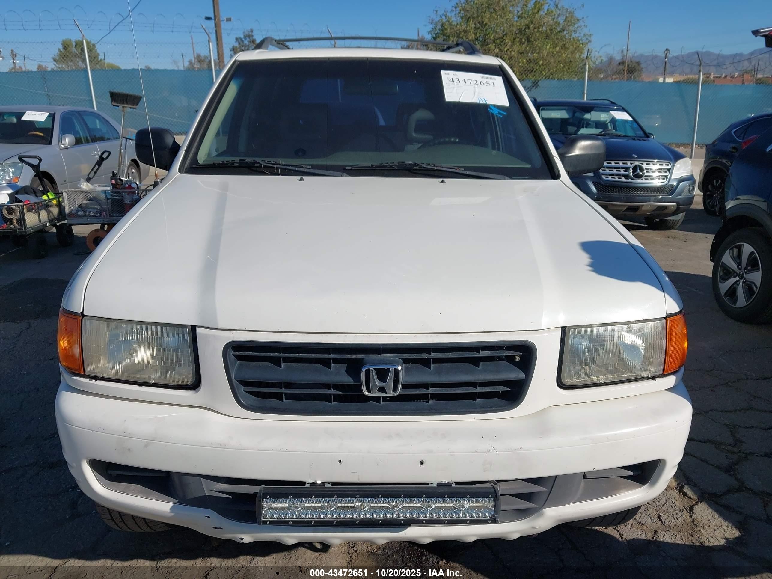 1998 Honda Passport Ex/lx White vin: 4S6CK58W8W4418971