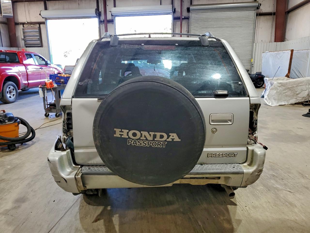 1999 Honda Passport Ex Серебряный vin: 4S6CK58W8X4413903