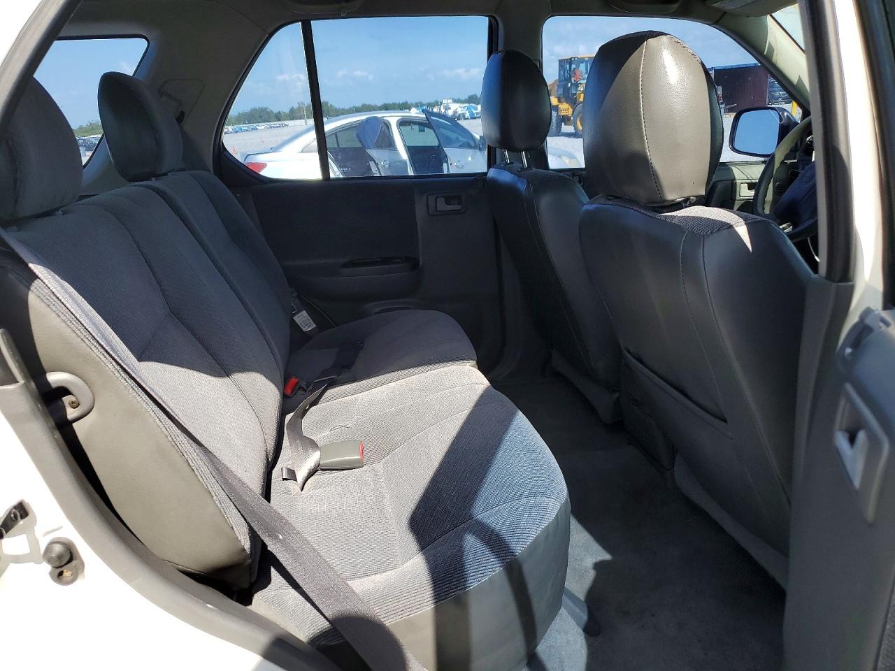 2001 Honda Passport Ex White vin: 4S6CK58WX14409908