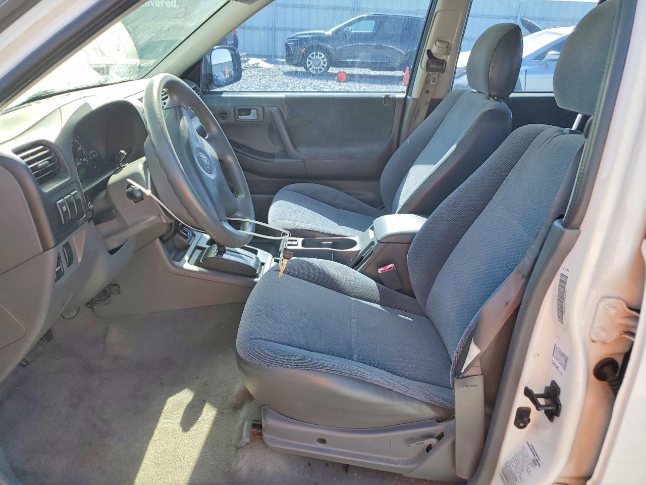 2001 Honda Passport Ex White vin: 4S6CK58WX14409908