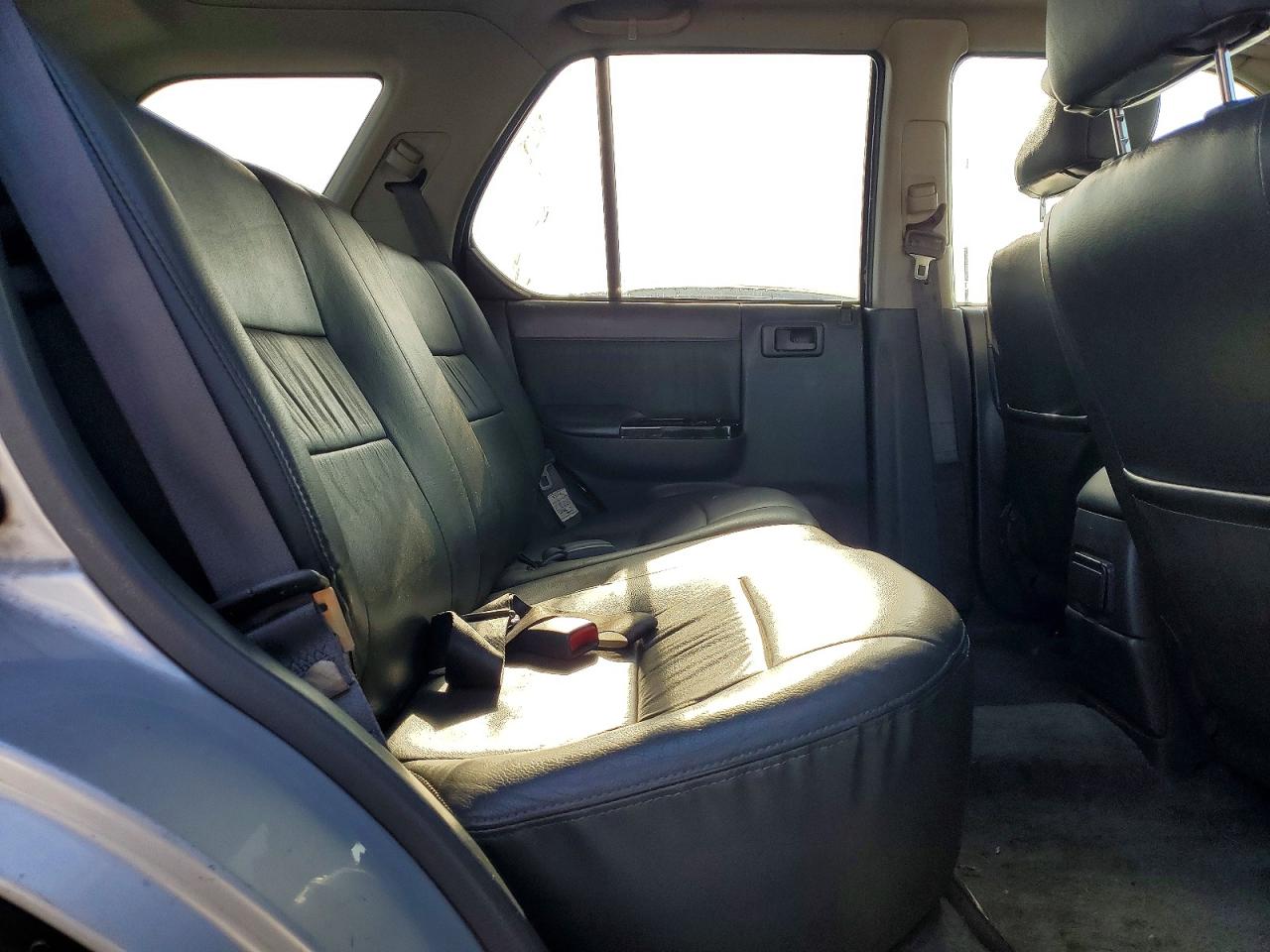 2002 Honda Passport Ex Silver vin: 4S6CK58WX24405116