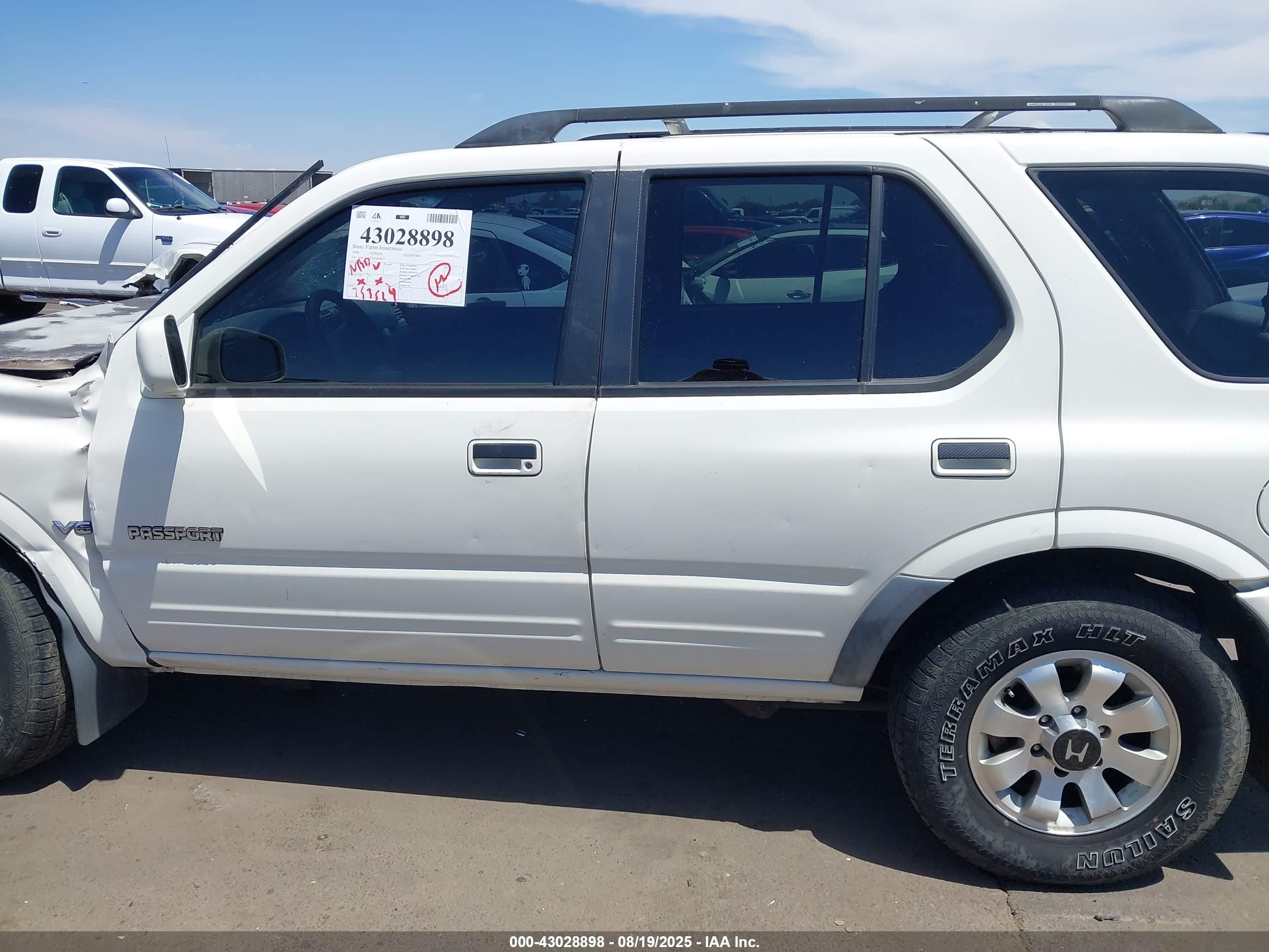 1998 Honda Passport Ex/lx White vin: 4S6CM58W1W4400077