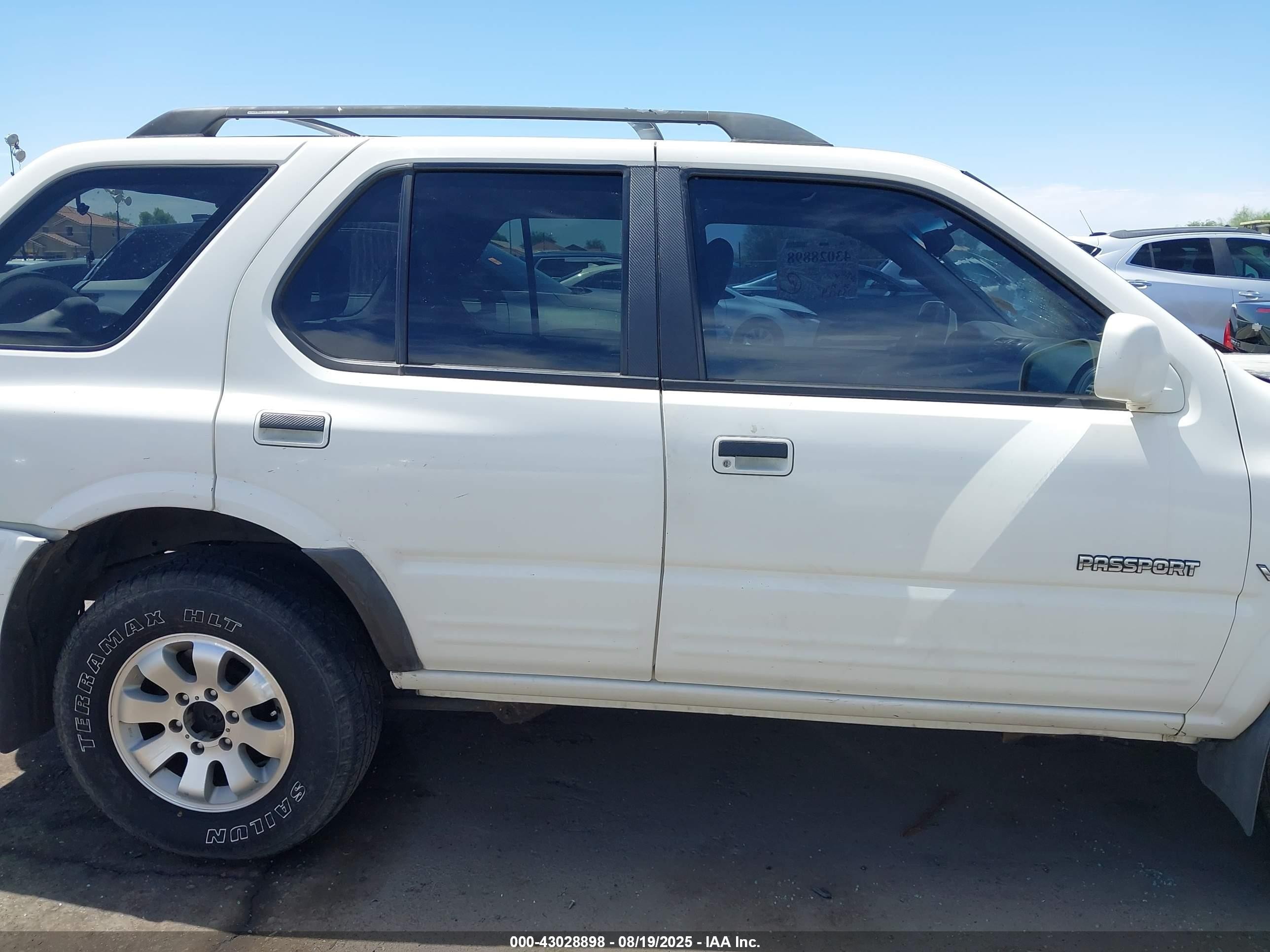 1998 Honda Passport Ex/lx White vin: 4S6CM58W1W4400077