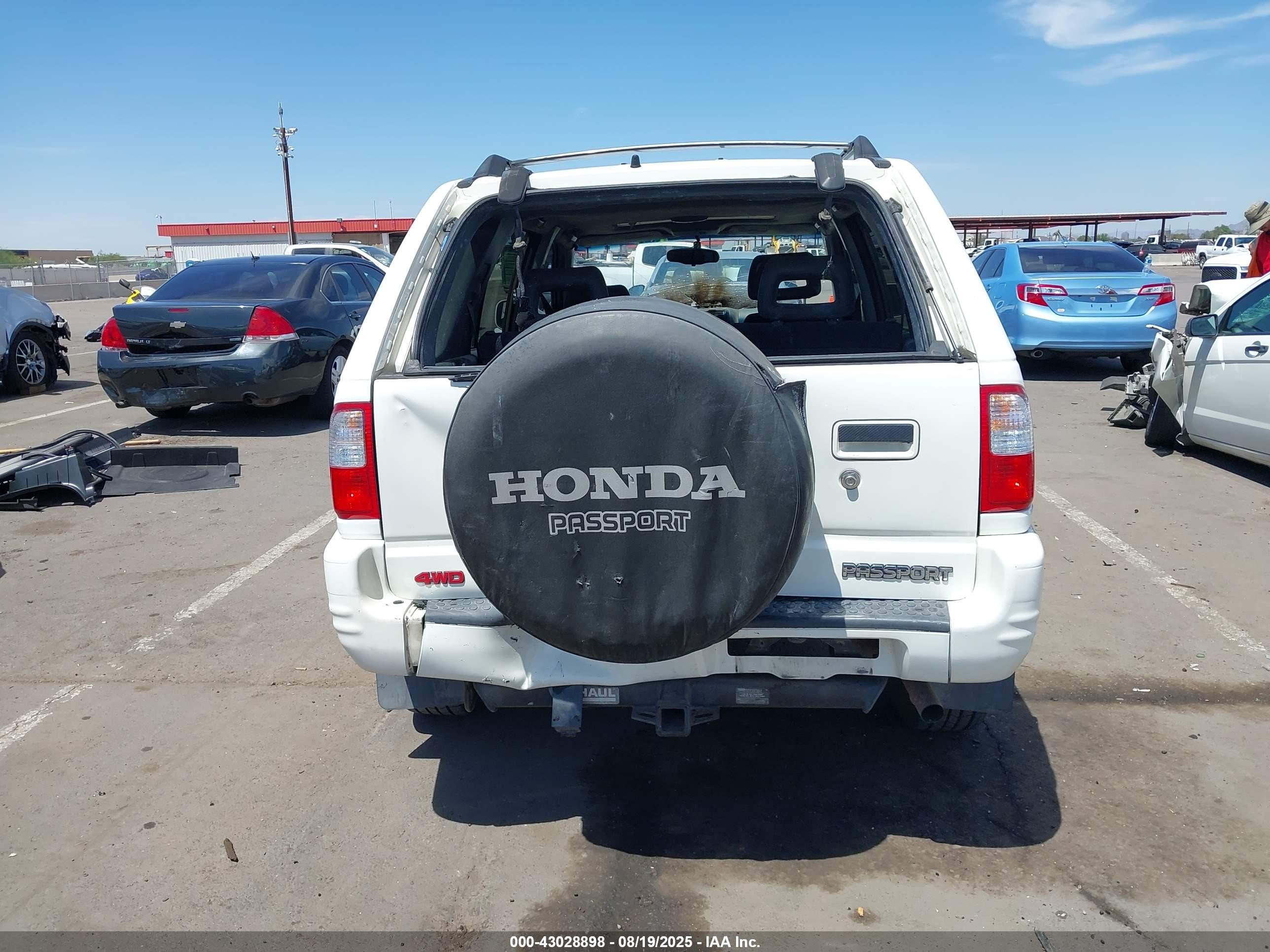 1998 Honda Passport Ex/lx White vin: 4S6CM58W1W4400077