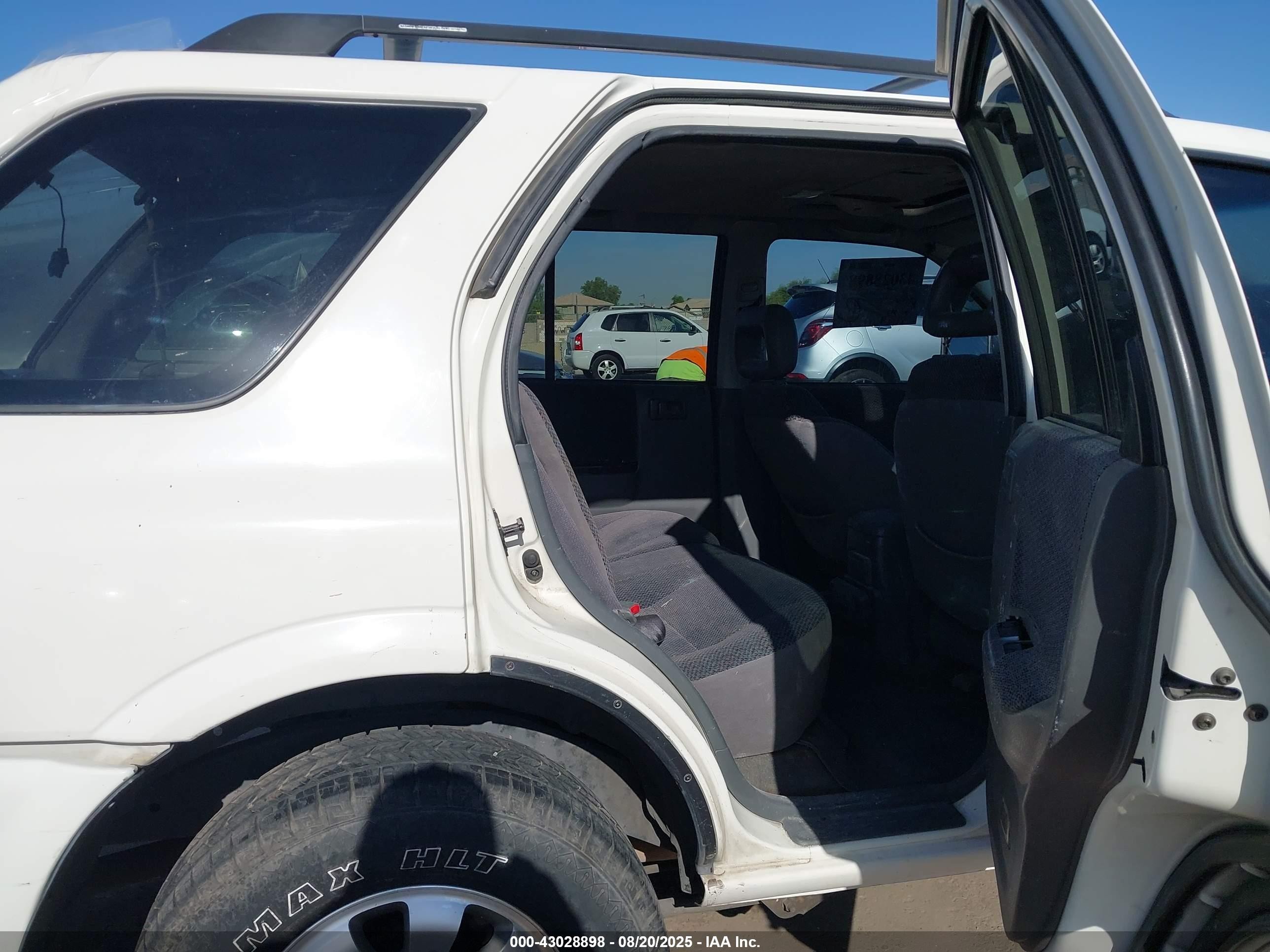 1998 Honda Passport Ex/lx White vin: 4S6CM58W1W4400077