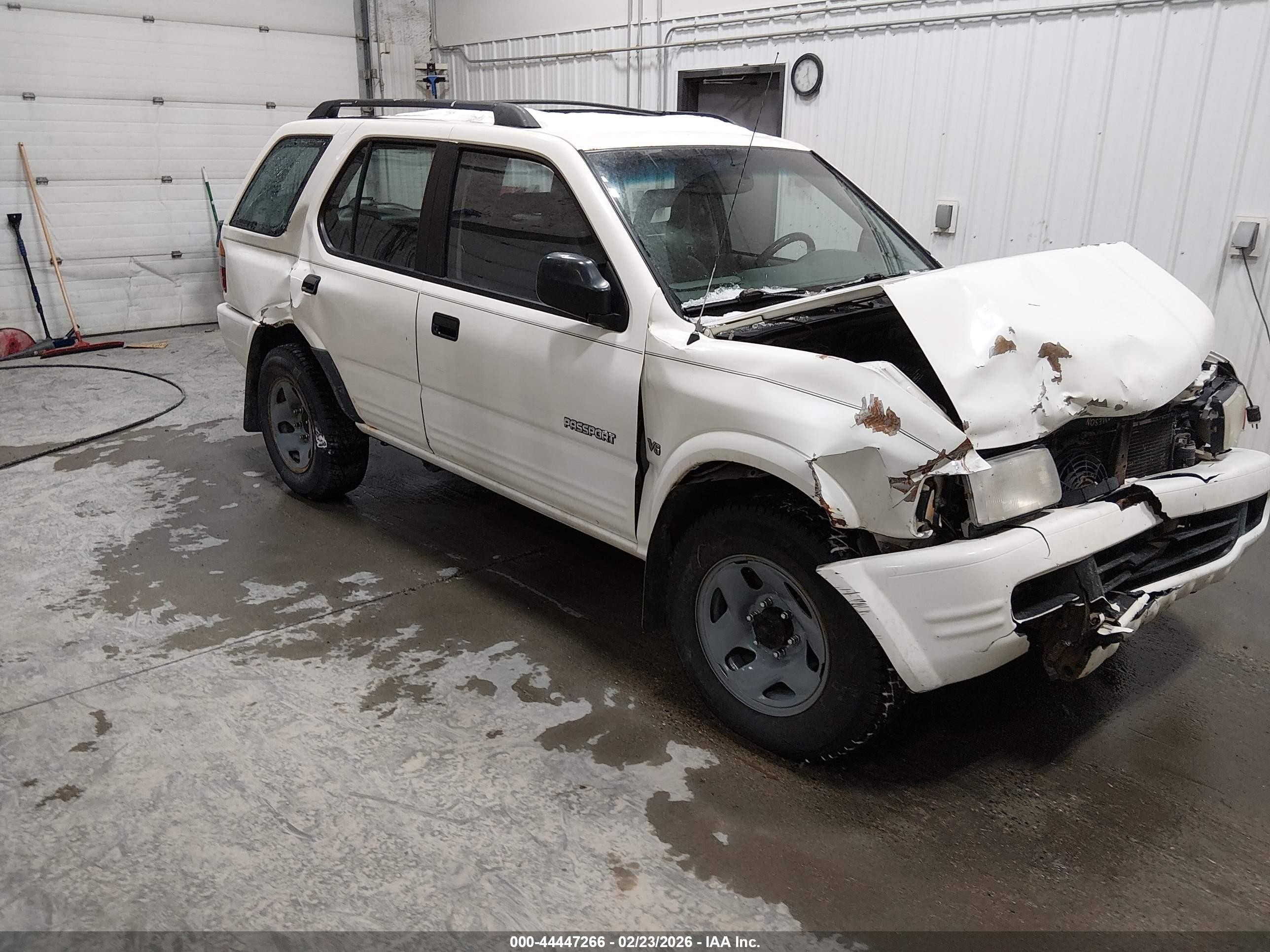 1999 Honda Passport Ex/lx White vin: 4S6CM58W7X4411330