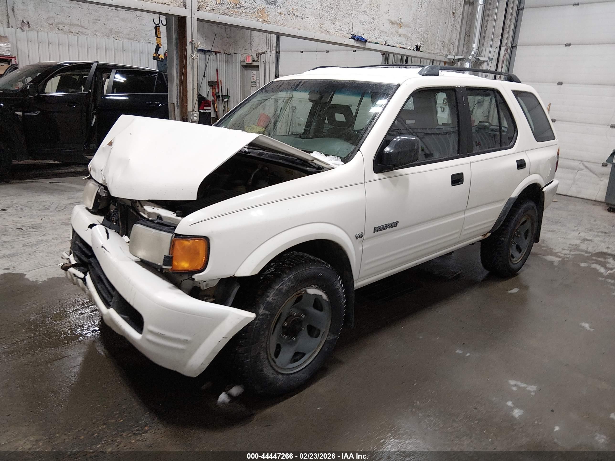 1999 Honda Passport Ex/lx White vin: 4S6CM58W7X4411330