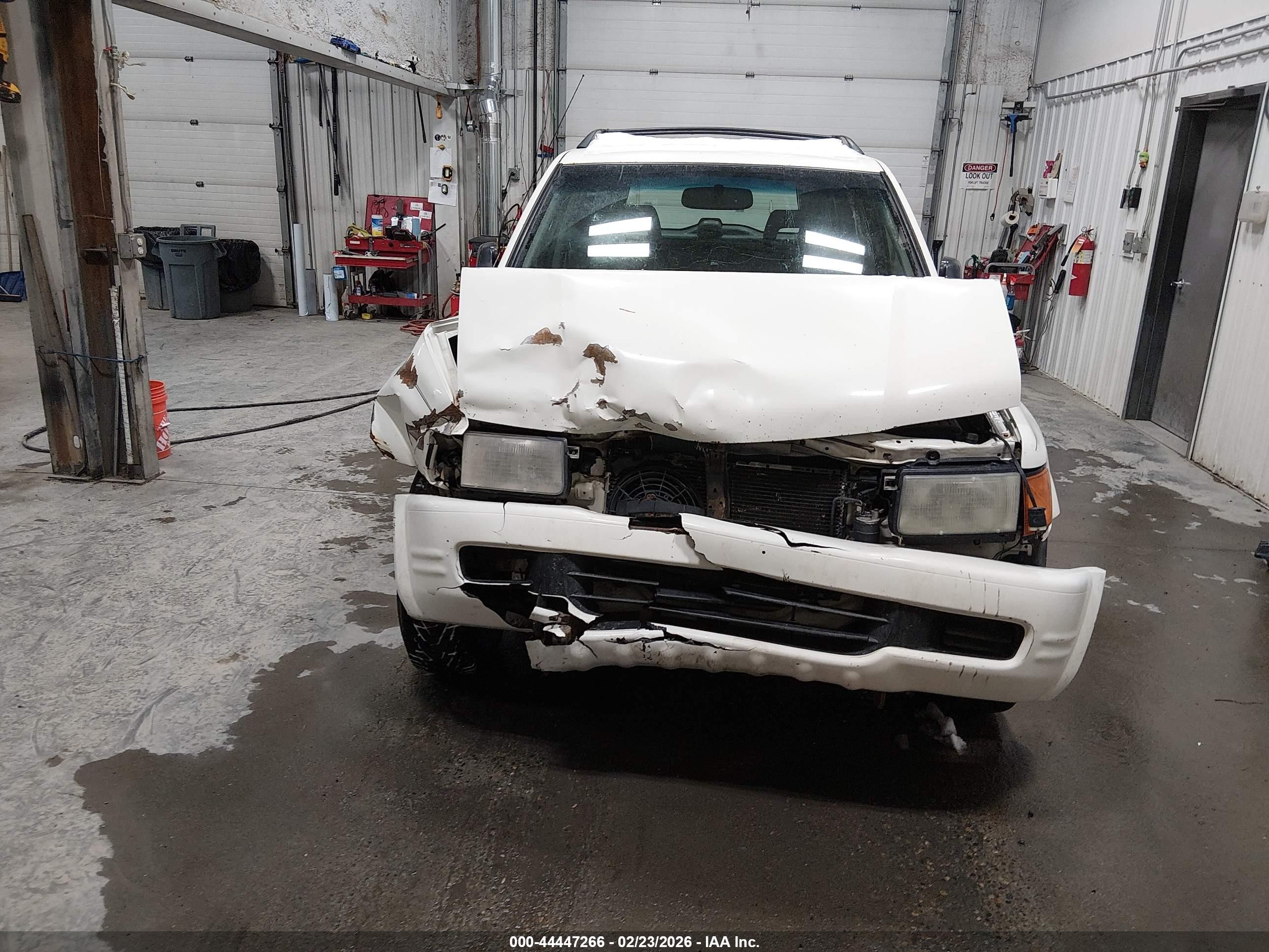 1999 Honda Passport Ex/lx White vin: 4S6CM58W7X4411330