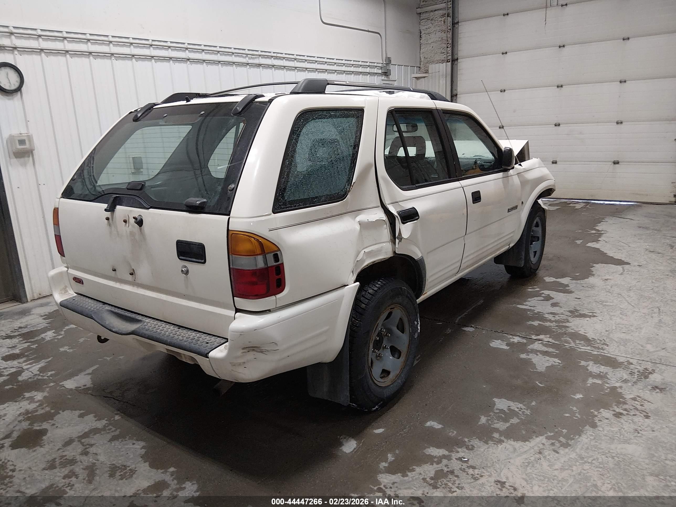 1999 Honda Passport Ex/lx White vin: 4S6CM58W7X4411330