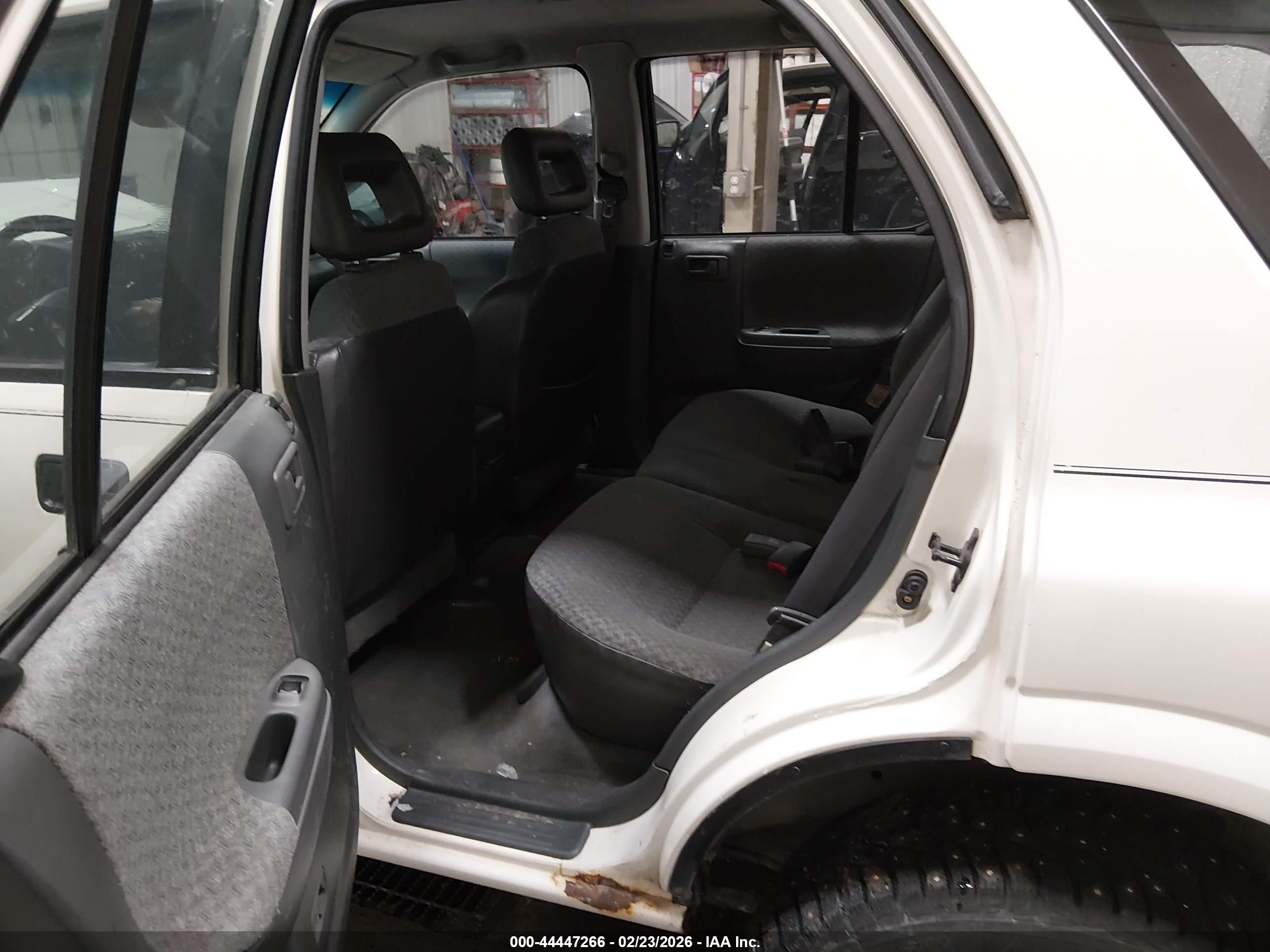 1999 Honda Passport Ex/lx White vin: 4S6CM58W7X4411330