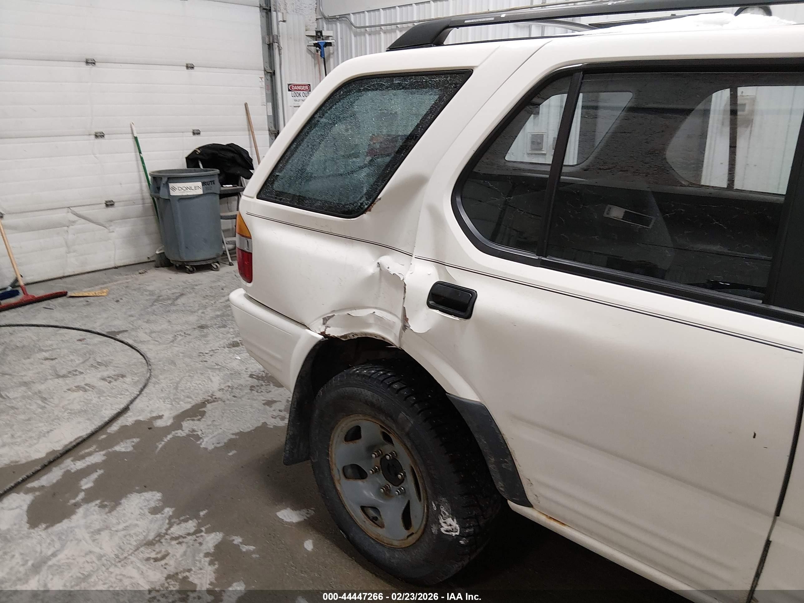 1999 Honda Passport Ex/lx White vin: 4S6CM58W7X4411330