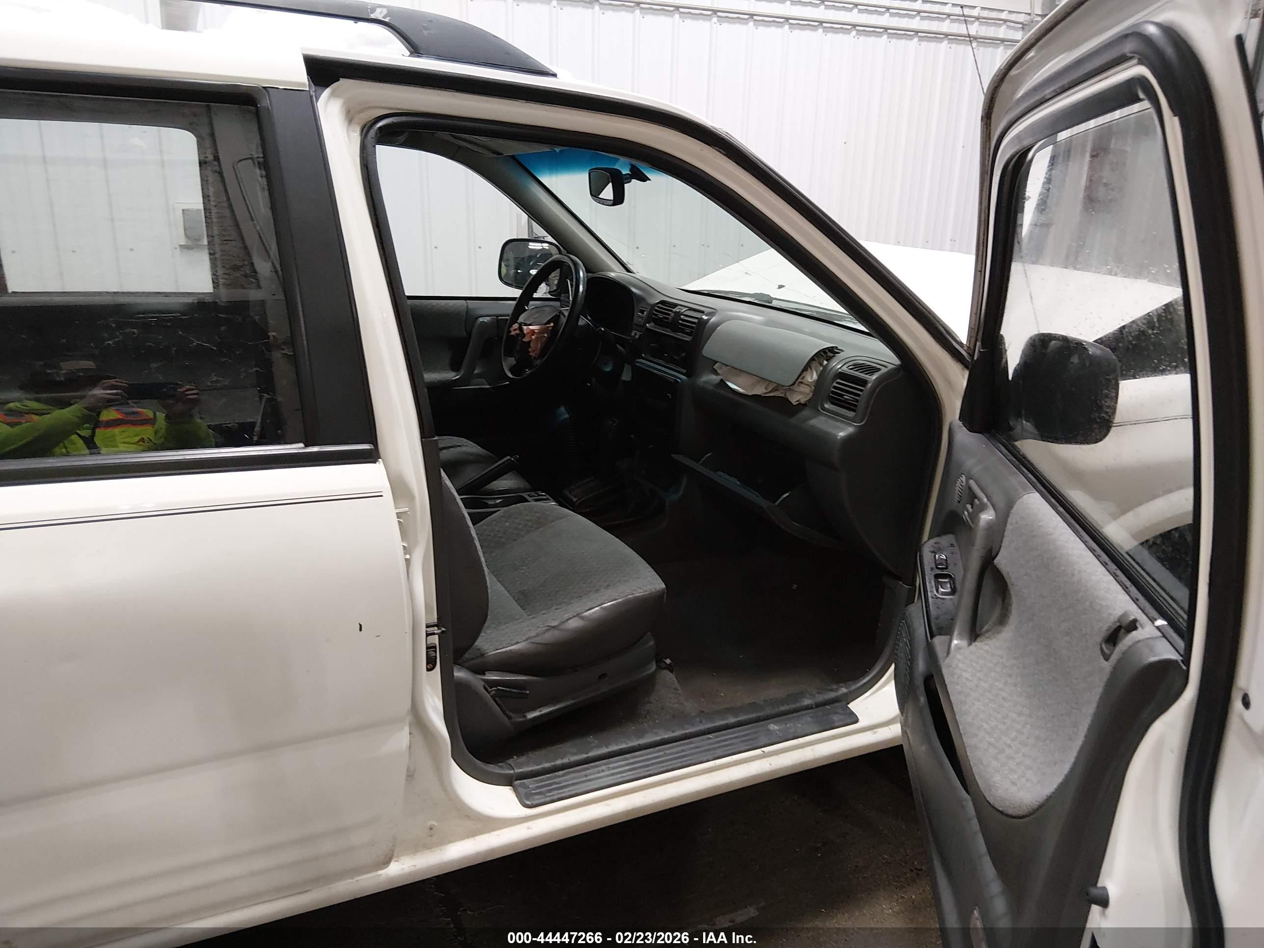 1999 Honda Passport Ex/lx White vin: 4S6CM58W7X4411330
