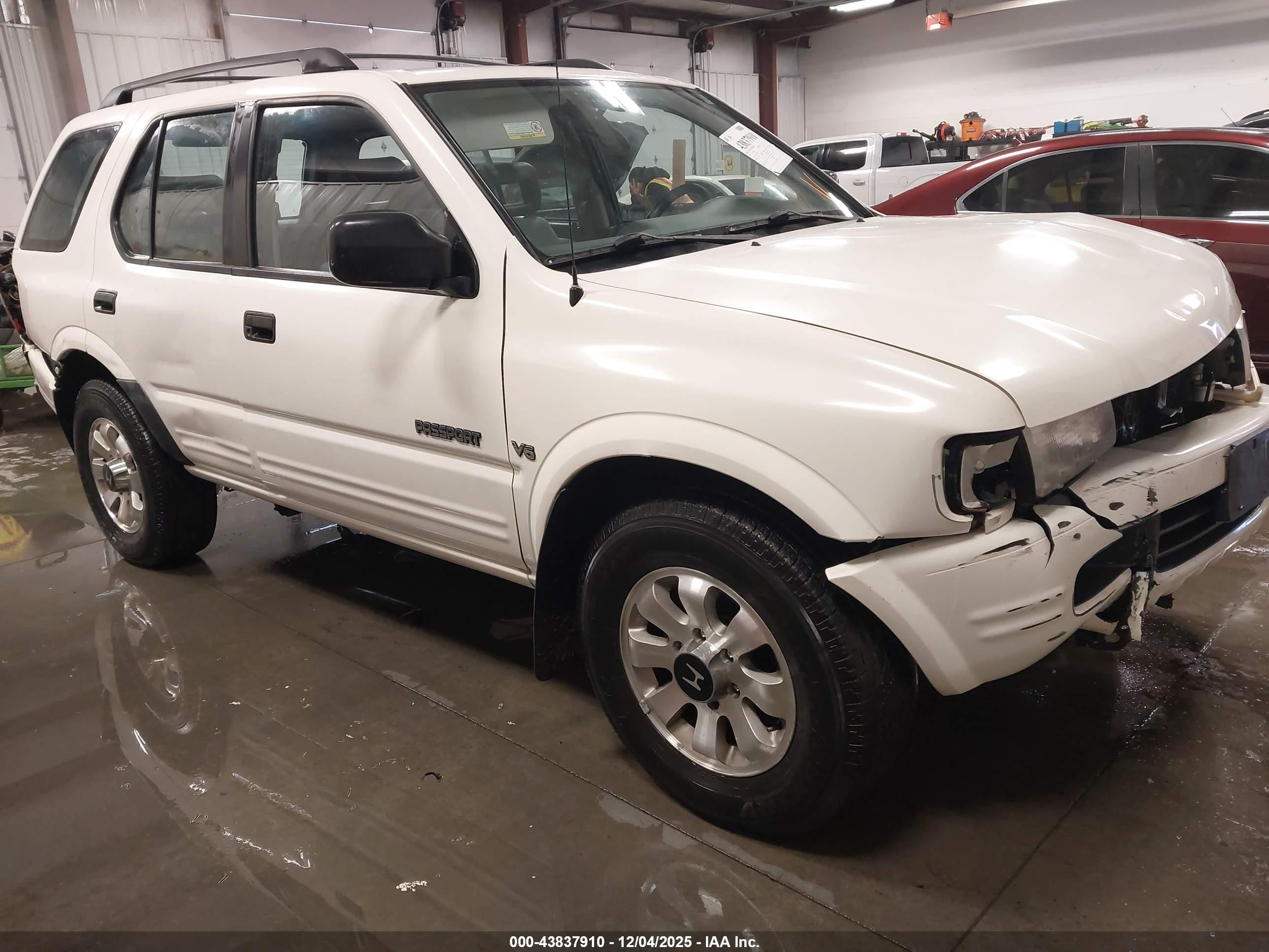 1999 Honda Passport Ex/lx White vin: 4S6CM58W7X4422411