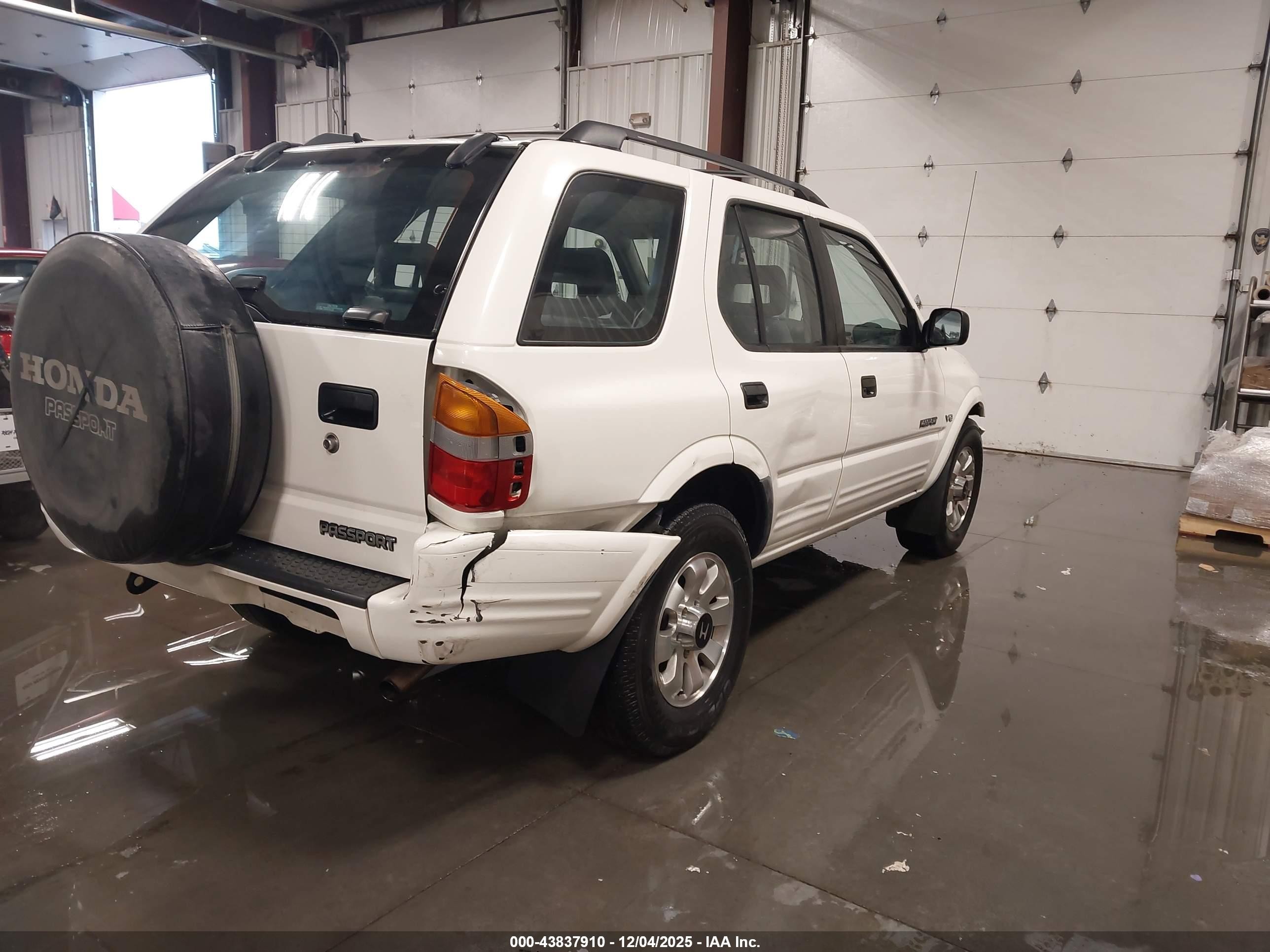 1999 Honda Passport Ex/lx White vin: 4S6CM58W7X4422411