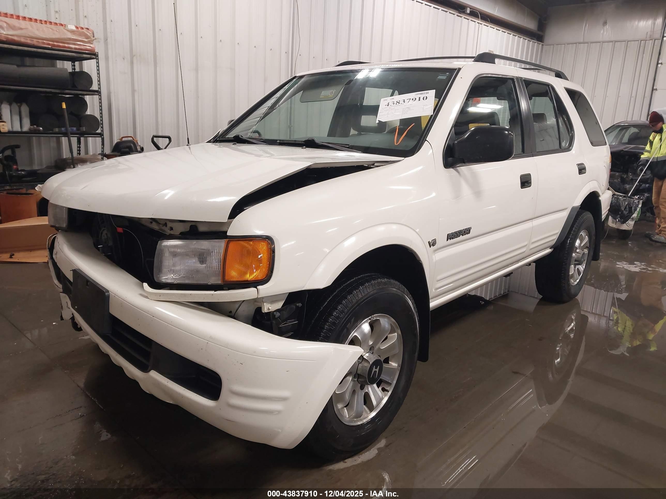 1999 Honda Passport Ex/lx White vin: 4S6CM58W7X4422411