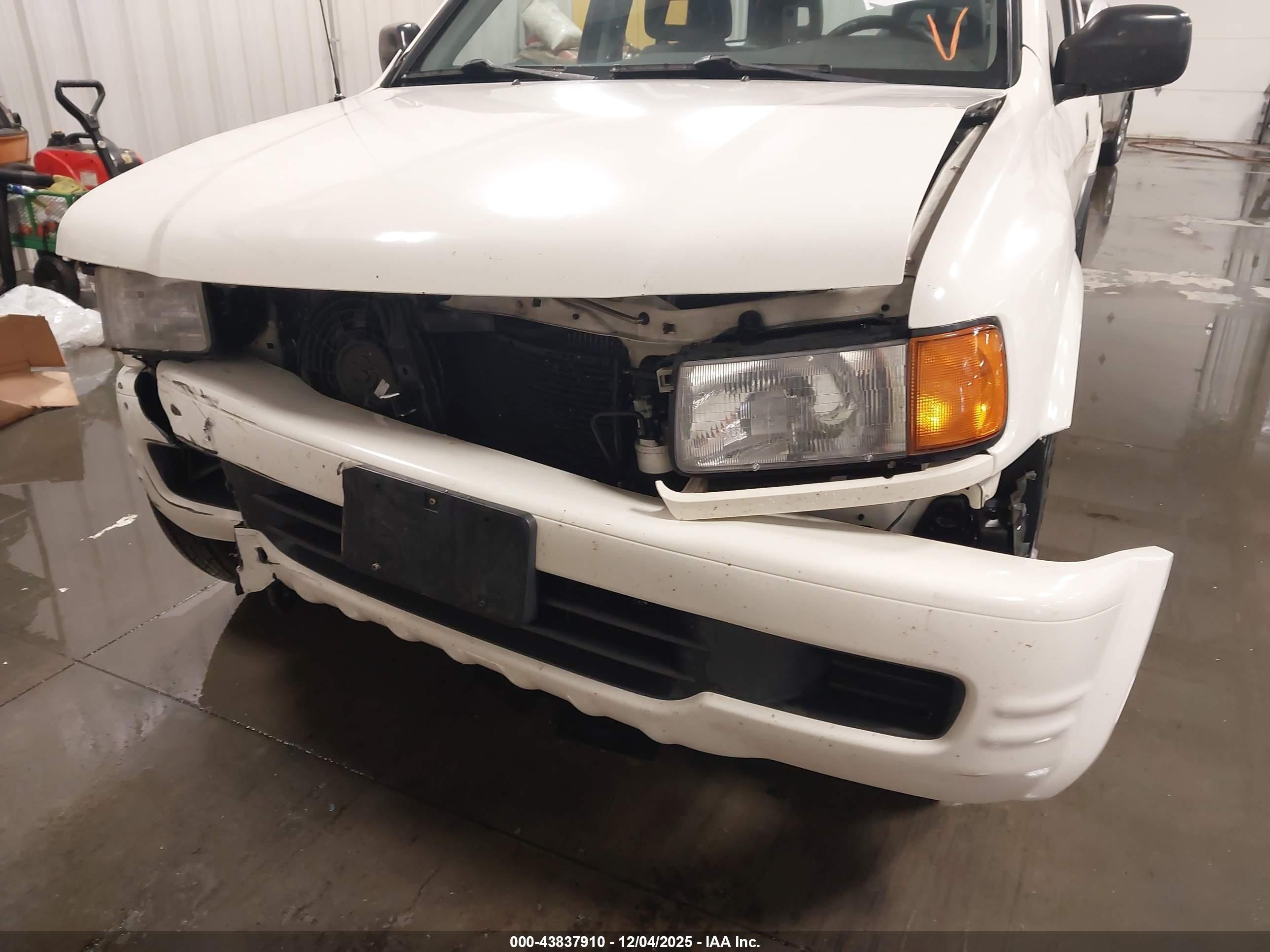 1999 Honda Passport Ex/lx White vin: 4S6CM58W7X4422411
