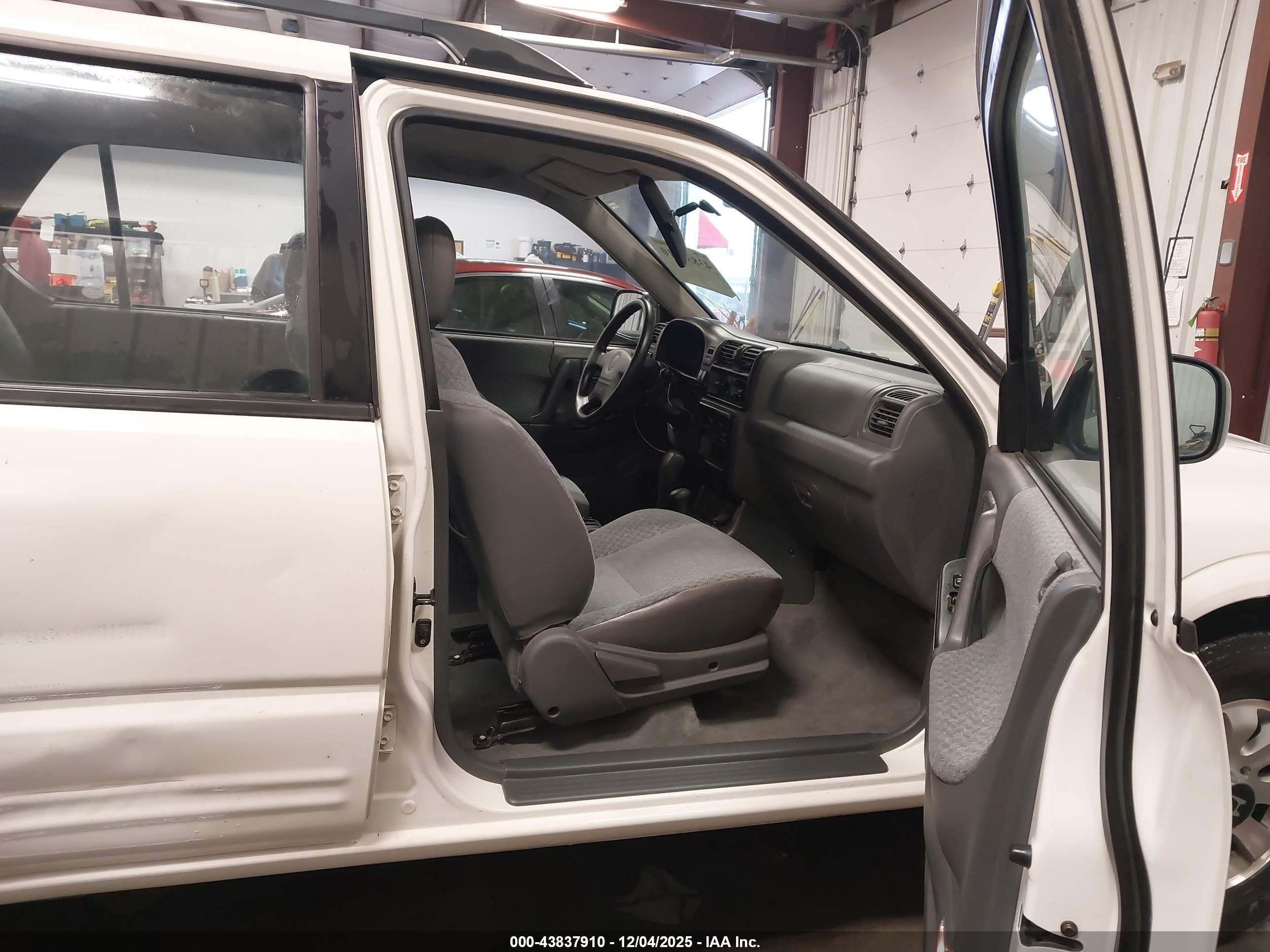1999 Honda Passport Ex/lx White vin: 4S6CM58W7X4422411