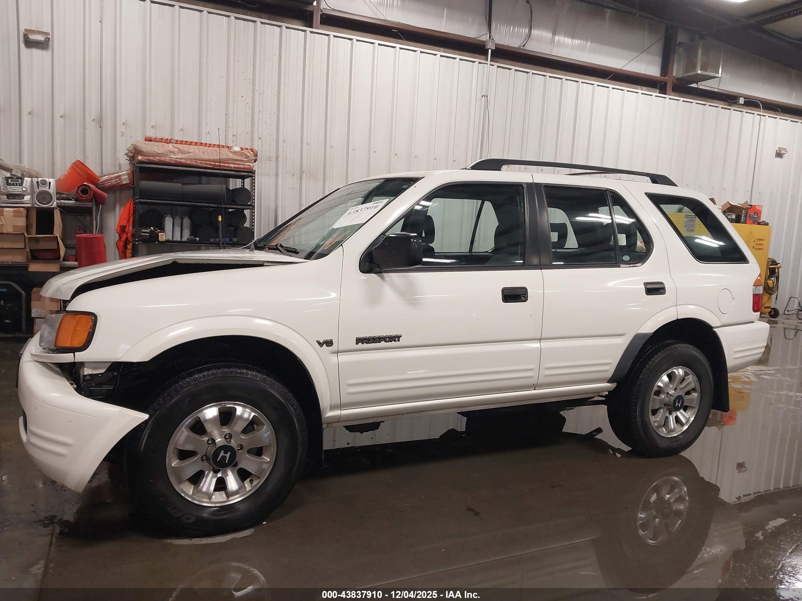 1999 Honda Passport Ex/lx White vin: 4S6CM58W7X4422411