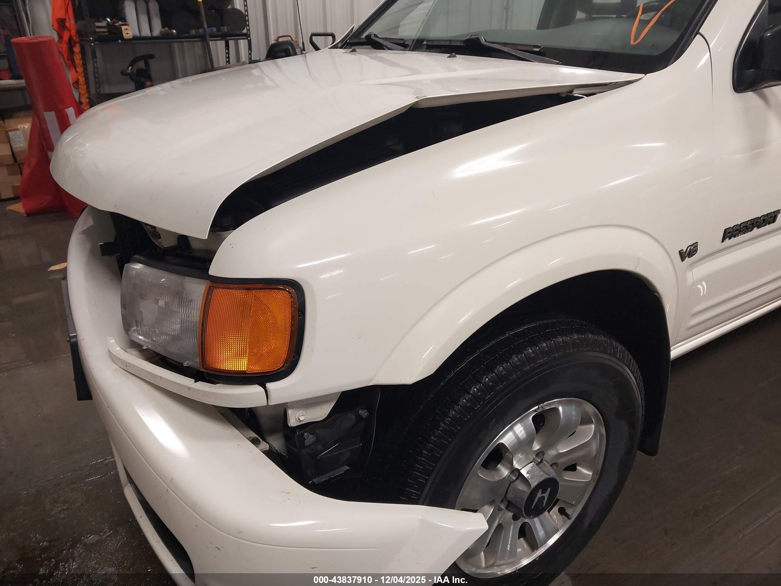 1999 Honda Passport Ex/lx White vin: 4S6CM58W7X4422411