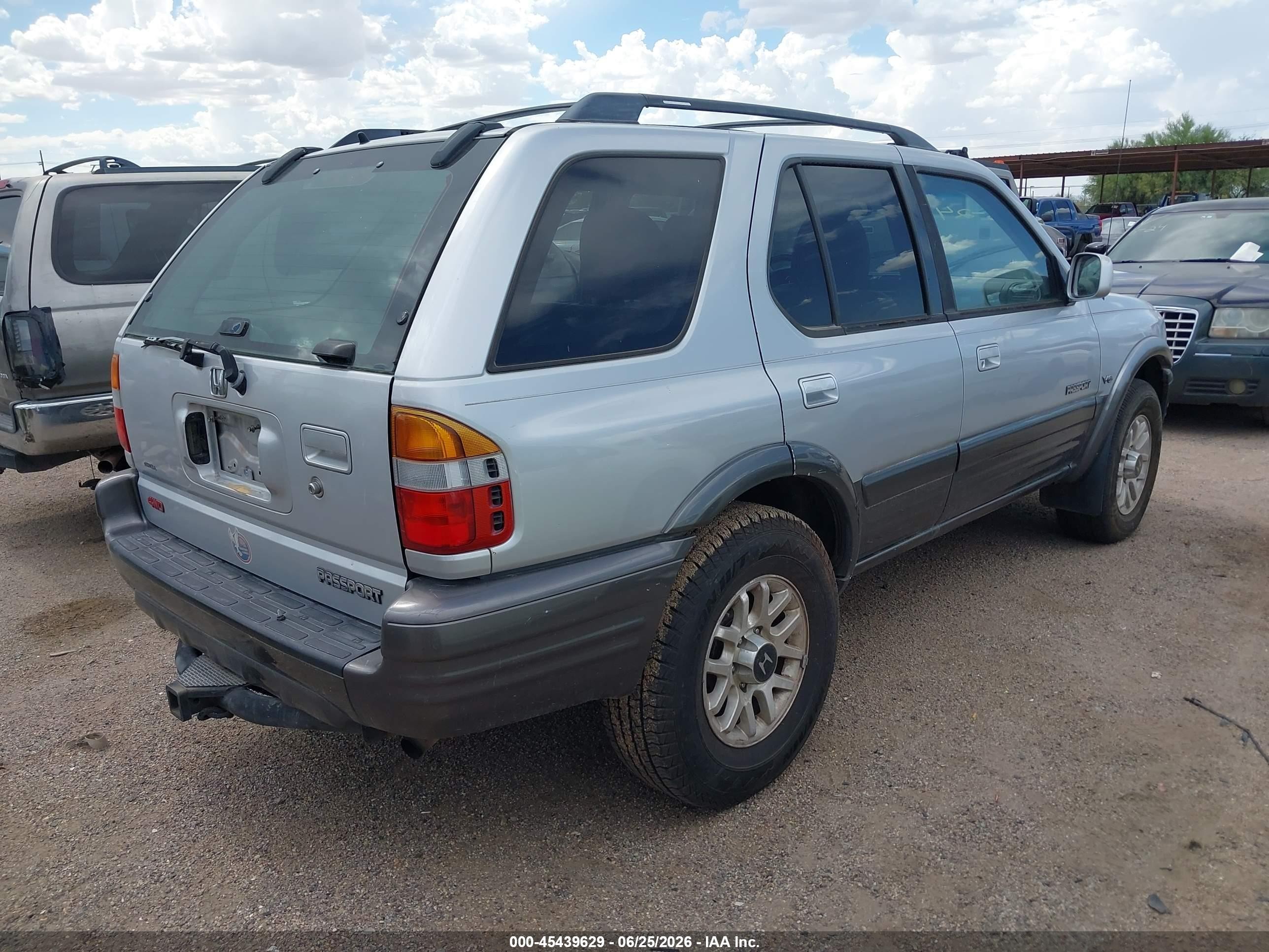 2000 Honda Passport Ex/lx Silver vin: 4S6DM58W4Y4407628
