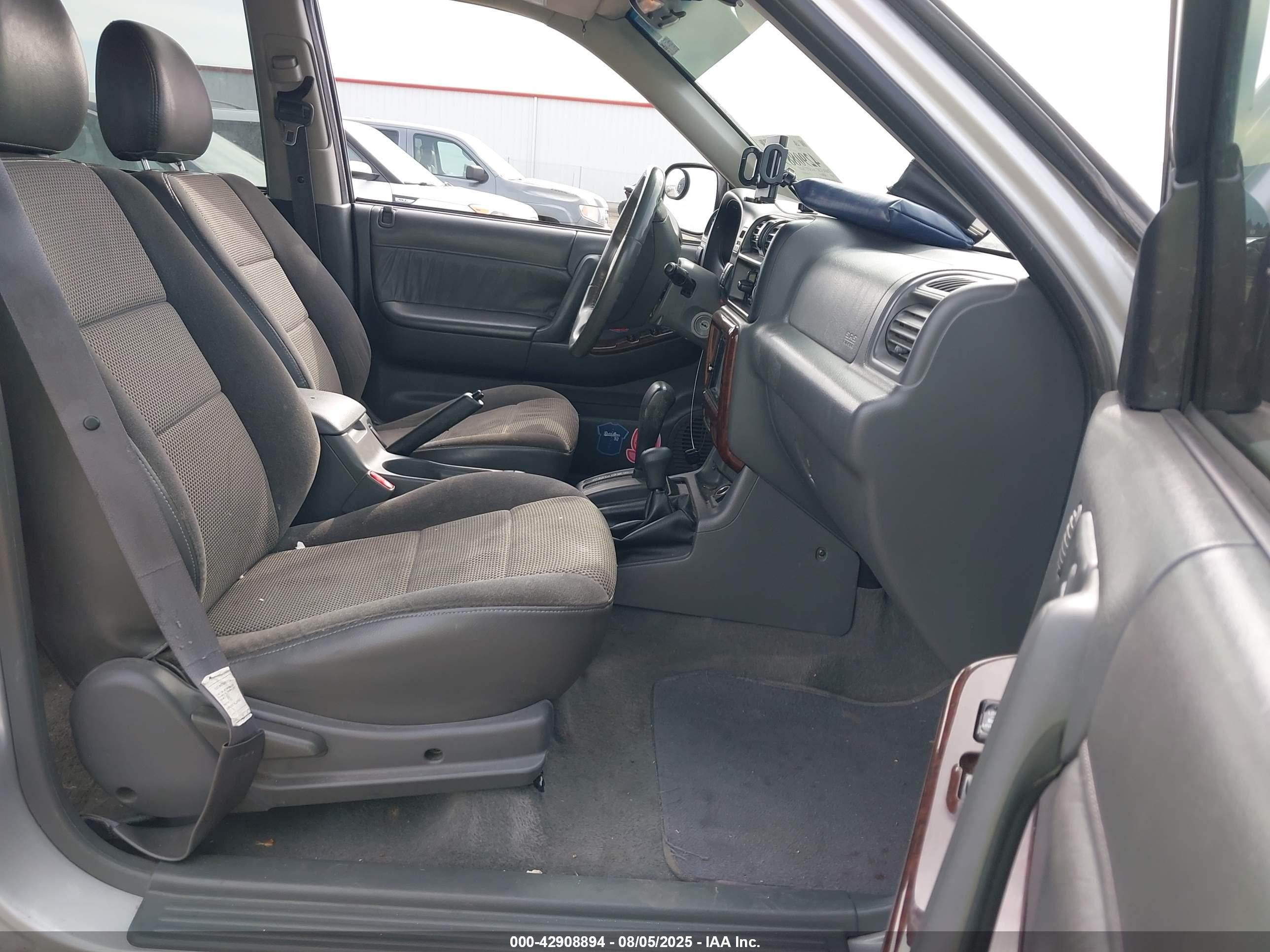 2001 Honda Passport Ex/lx Silver vin: 4S6DM58W714413736