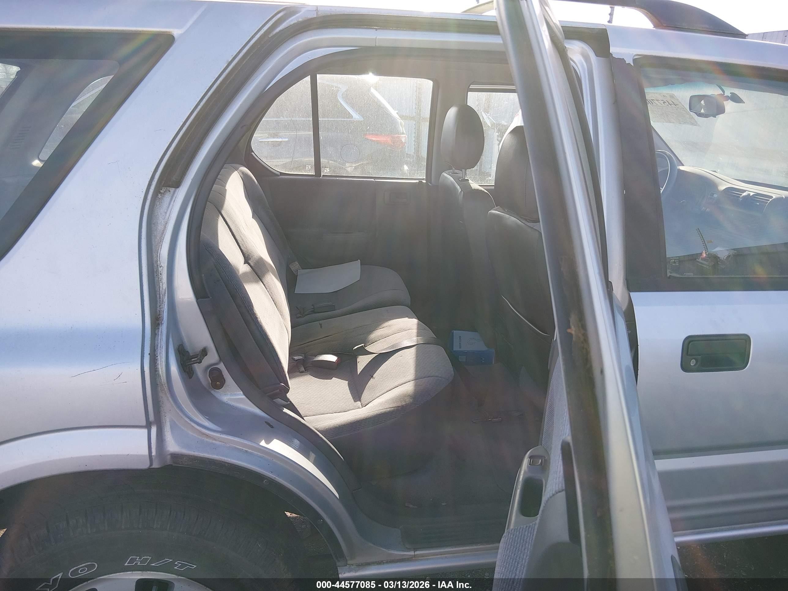 2000 Honda Passport Ex/lx Silver vin: 4S6DM58W9Y4409617
