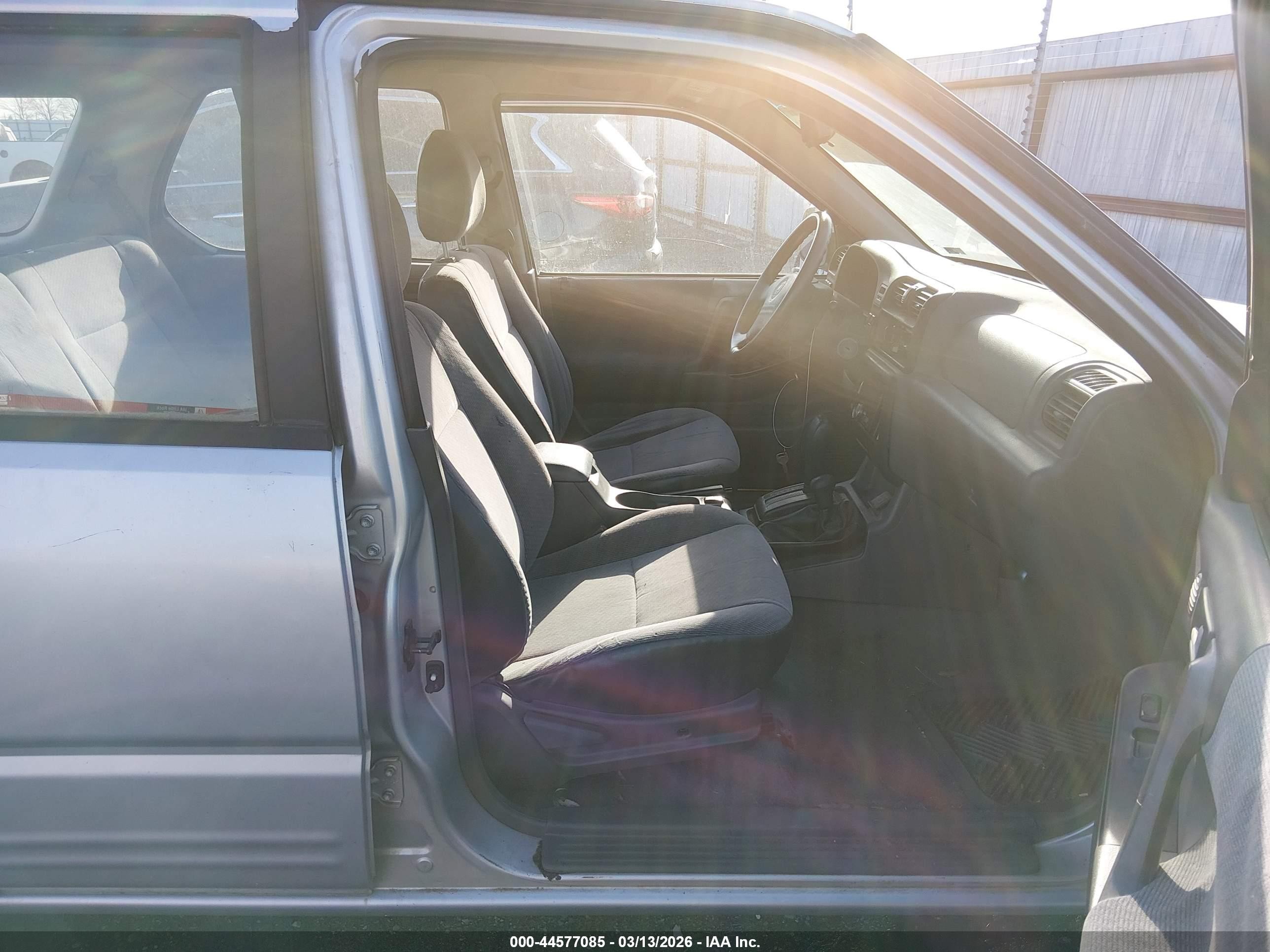 2000 Honda Passport Ex/lx Silver vin: 4S6DM58W9Y4409617