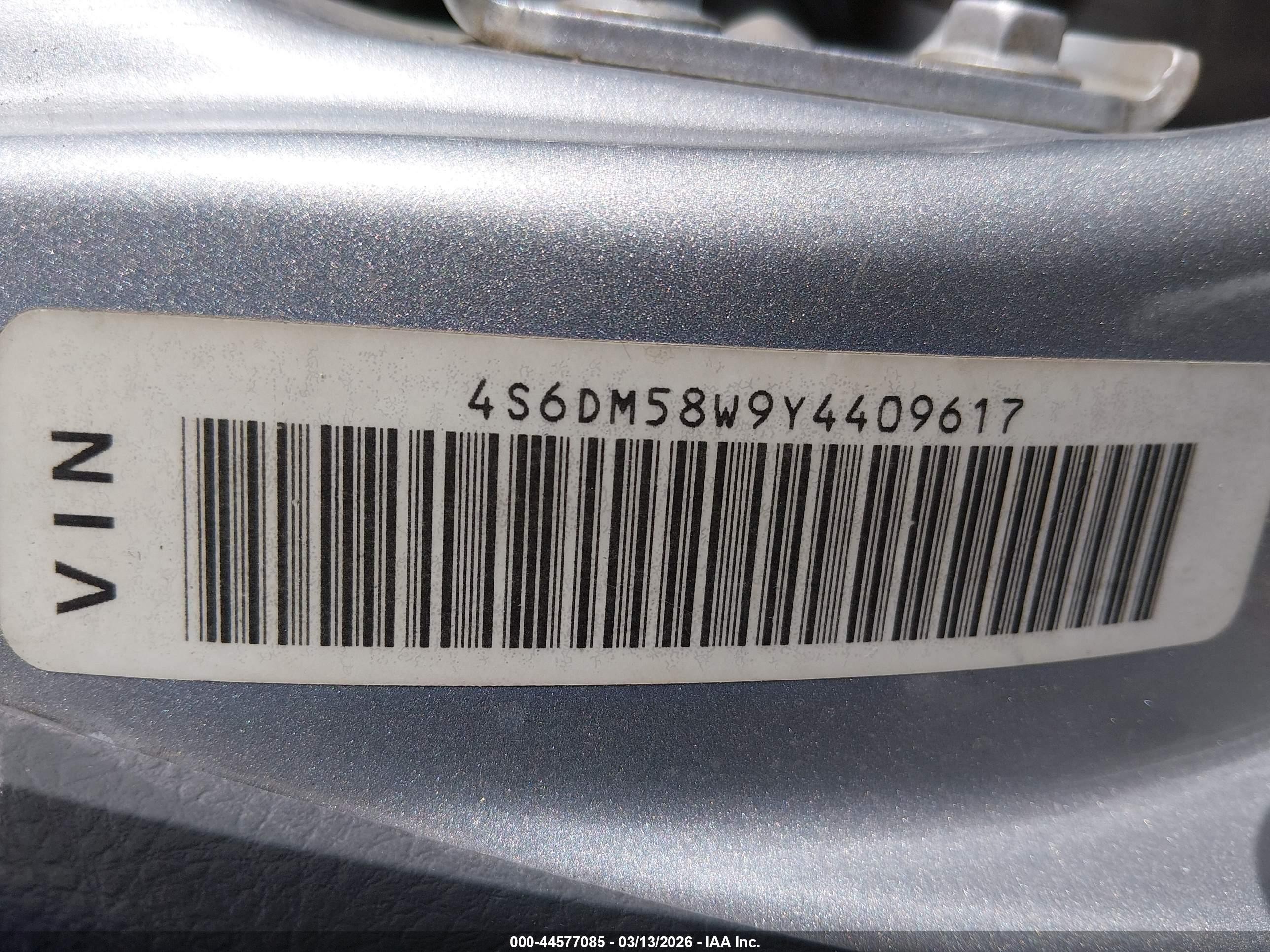 2000 Honda Passport Ex/lx Silver vin: 4S6DM58W9Y4409617