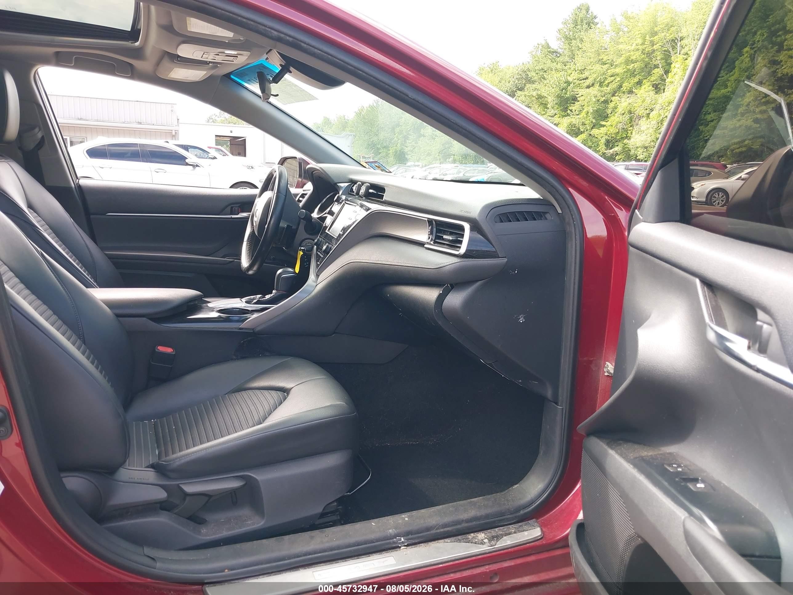 2018 Toyota Camry Se Maroon vin: 4T1B11HK2JU642324