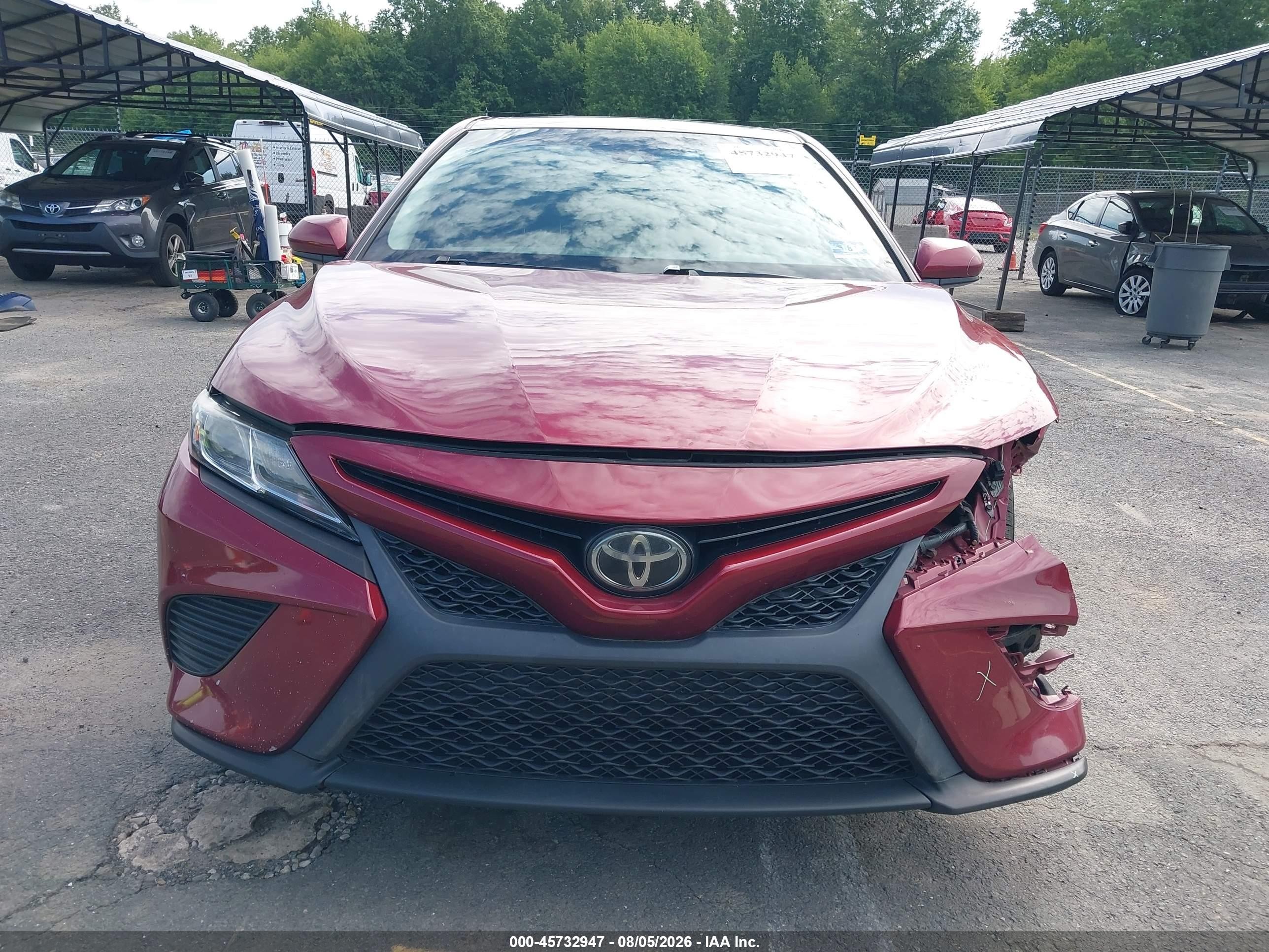 2018 Toyota Camry Se Maroon vin: 4T1B11HK2JU642324