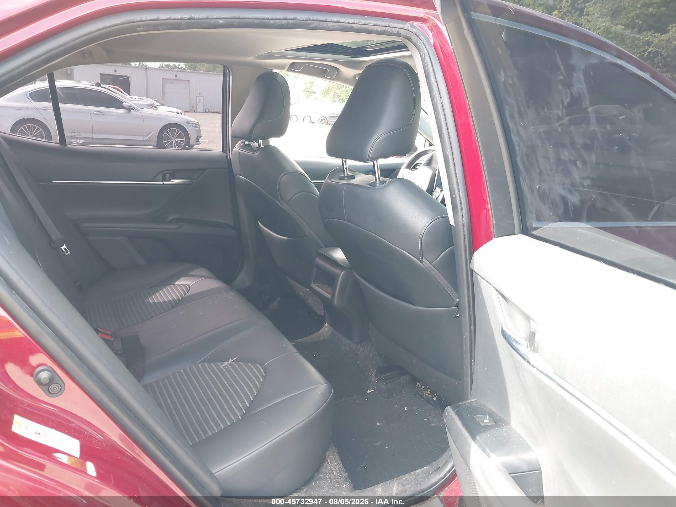 2018 Toyota Camry Se Maroon vin: 4T1B11HK2JU642324