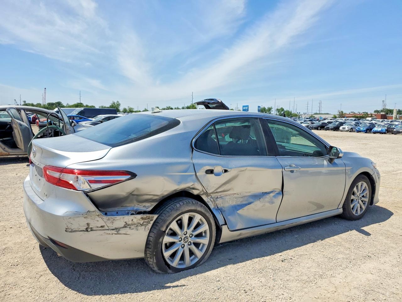 2019 Toyota Camry Le Серебряный vin: 4T1B11HK2KU790698
