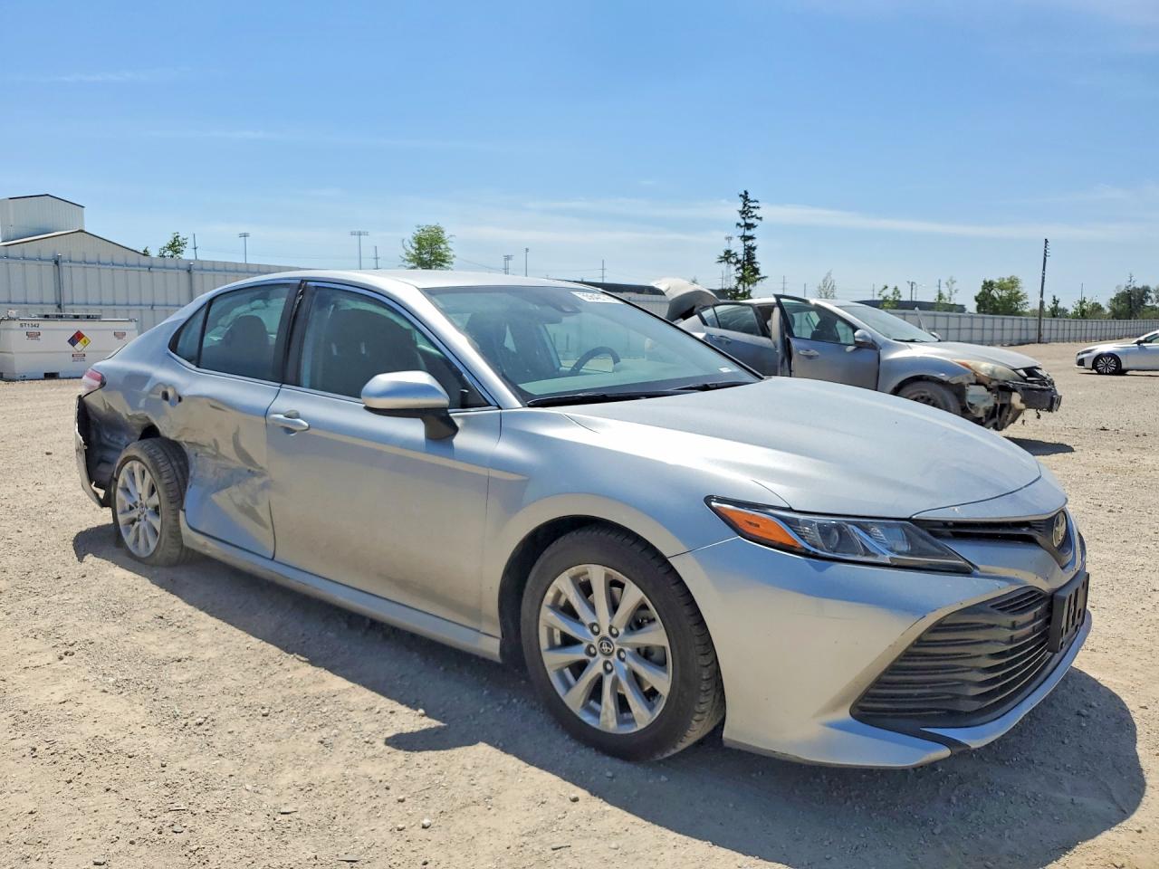 2019 Toyota Camry Le Серебряный vin: 4T1B11HK2KU790698